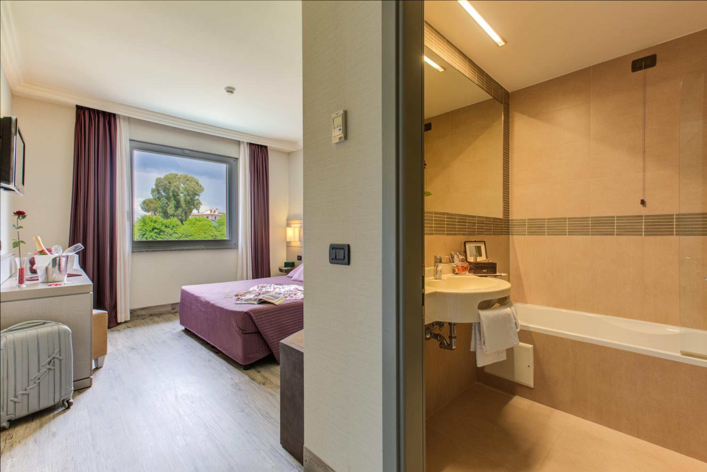 Double or Twin Room - Photo 4