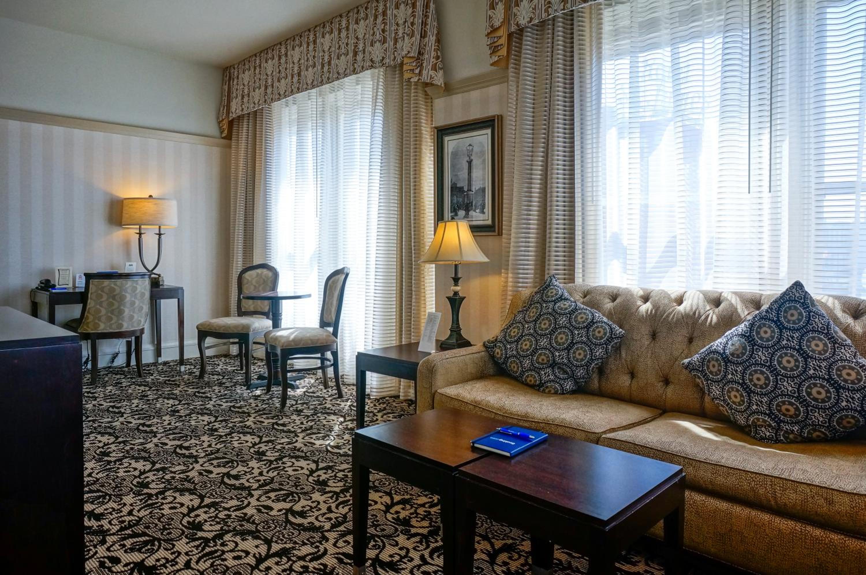 One-Bedroom Suite - Photo 11