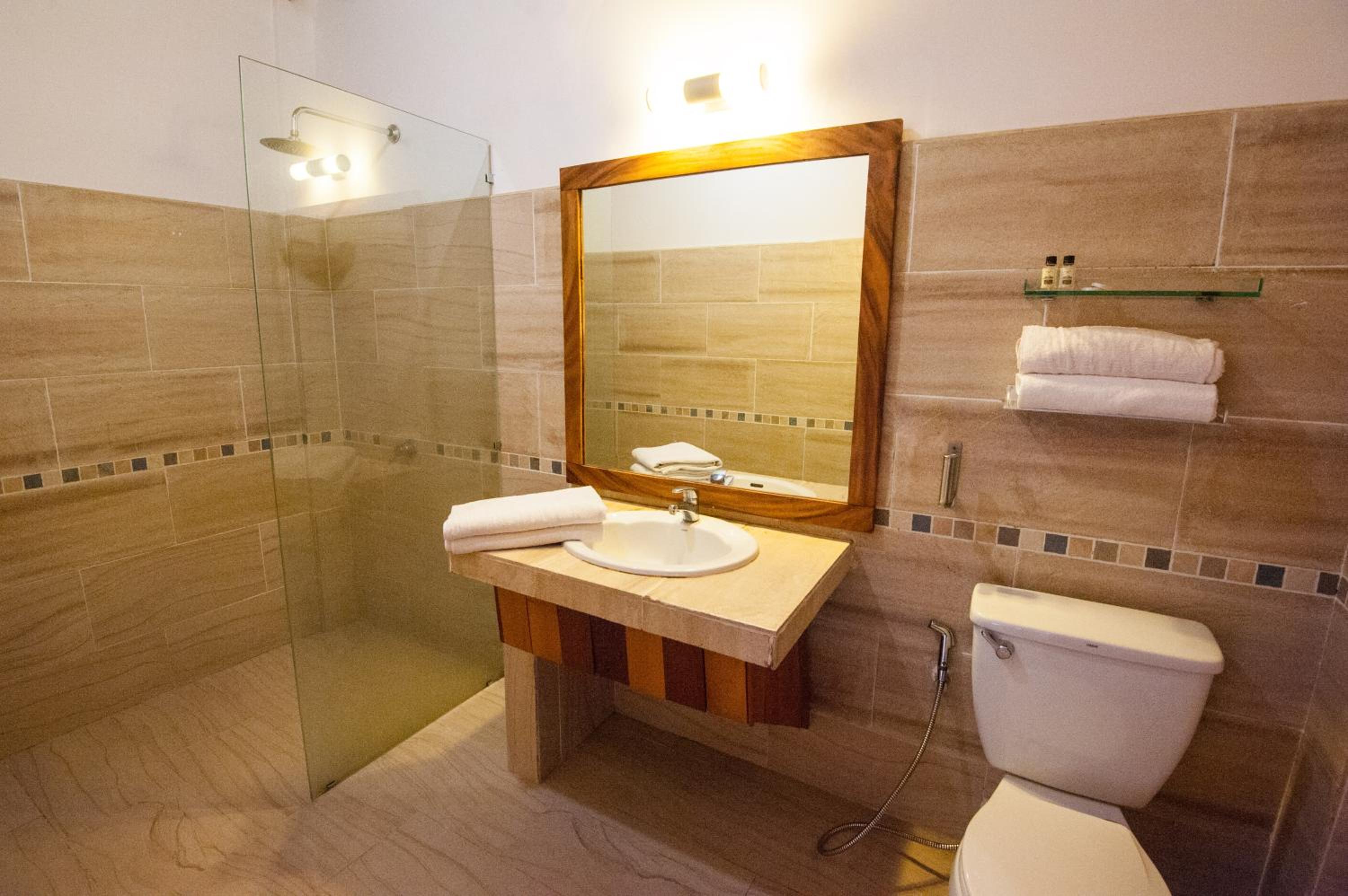 Double Room with Two Double Beds - Photo 5