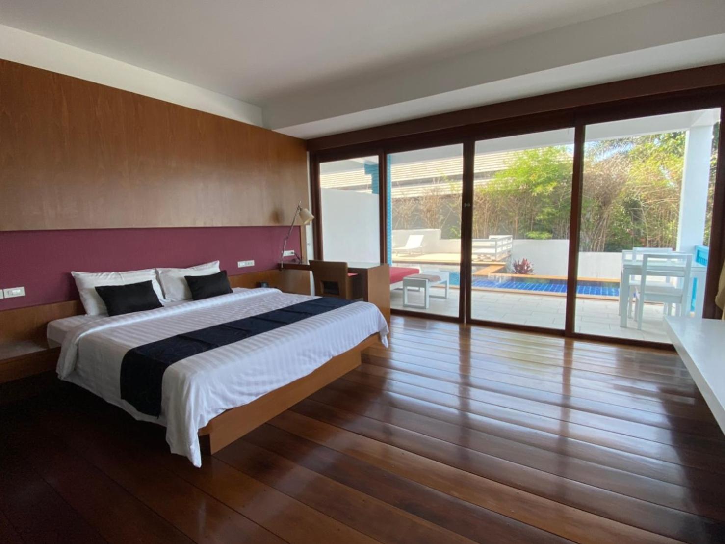 Deluxe Double Room with Pool Access