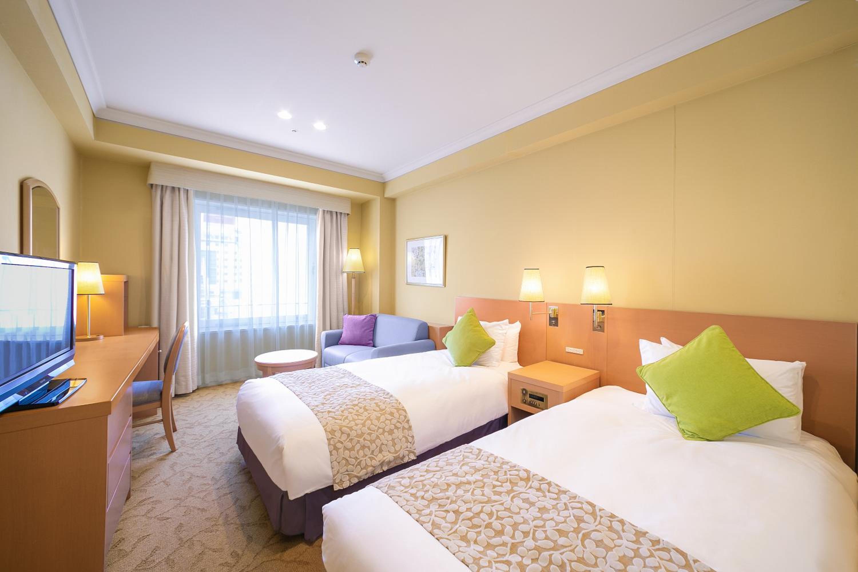 Standard Twin Room with Lounge Access - Smoking
