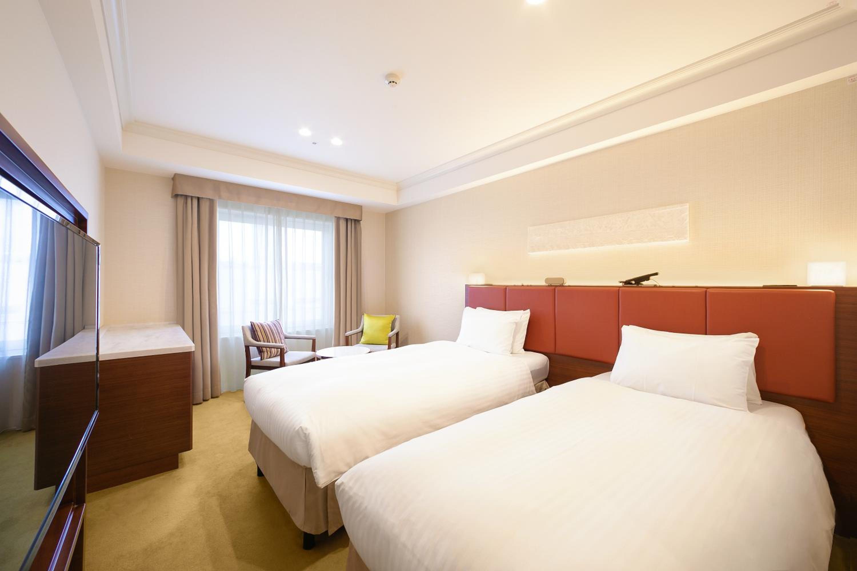 Superior Twin Room with Lounge Access - Non-Smoking