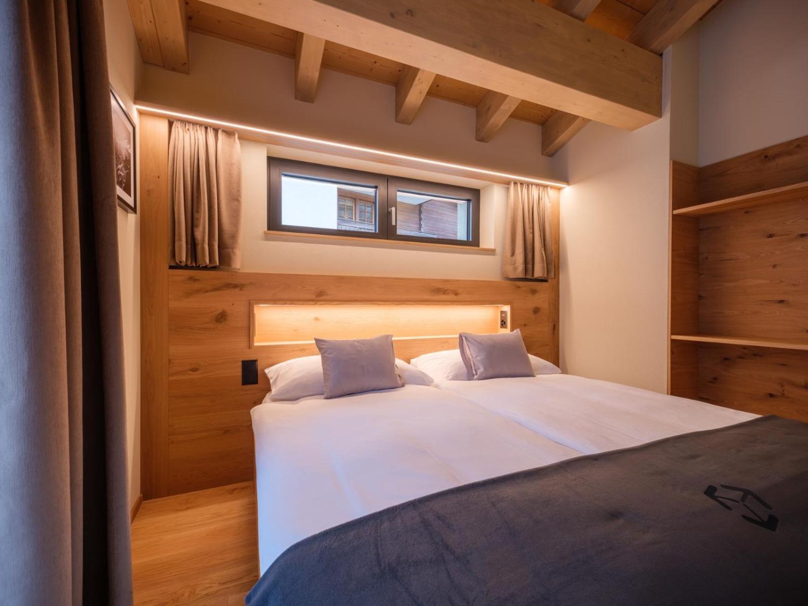 Deluxe Double Room with Balcony - Photo 11