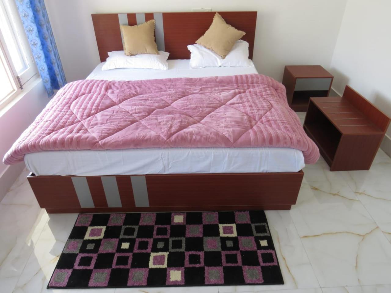 Deluxe King Room photo 1