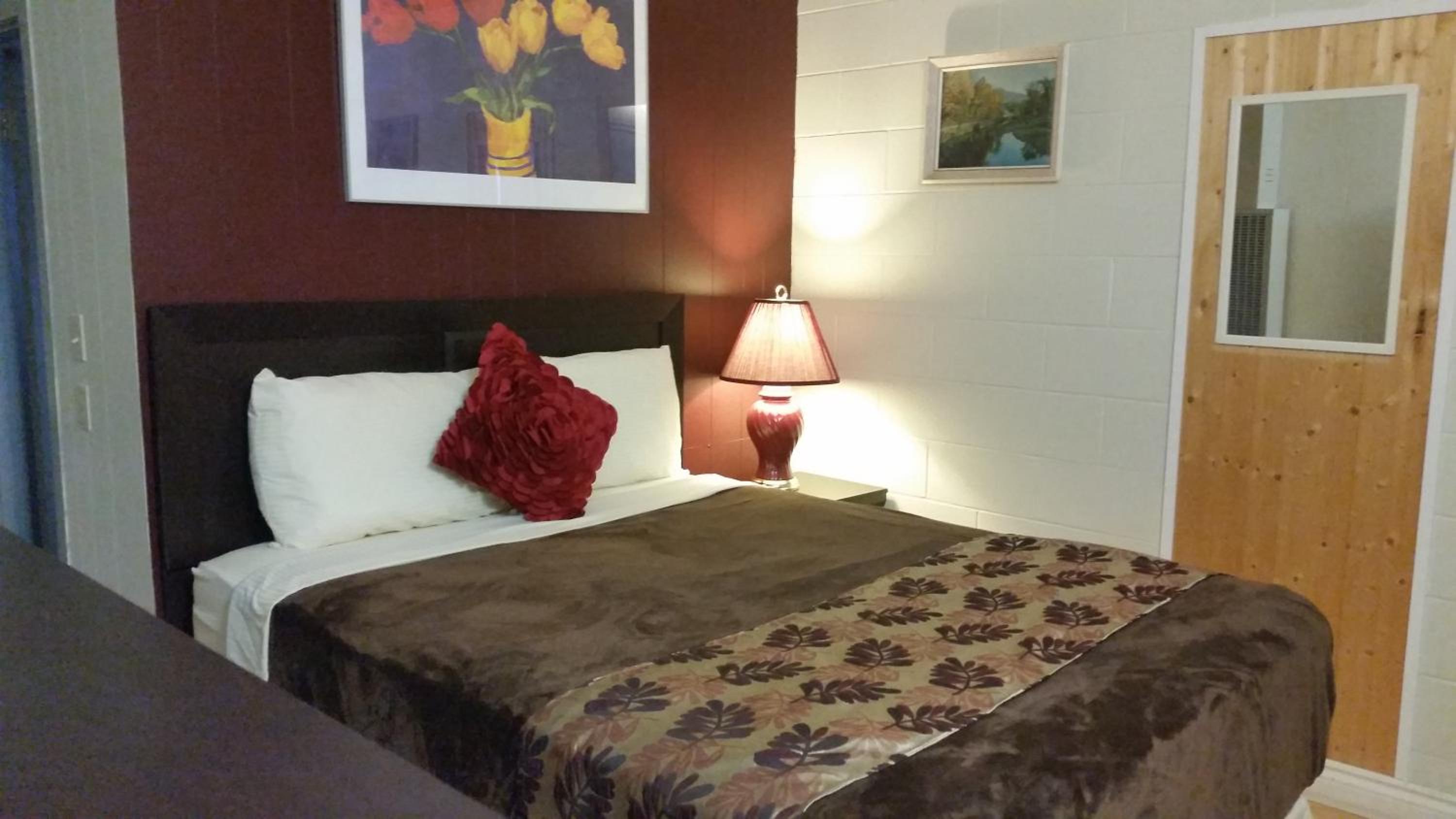 Queen Room photo 1