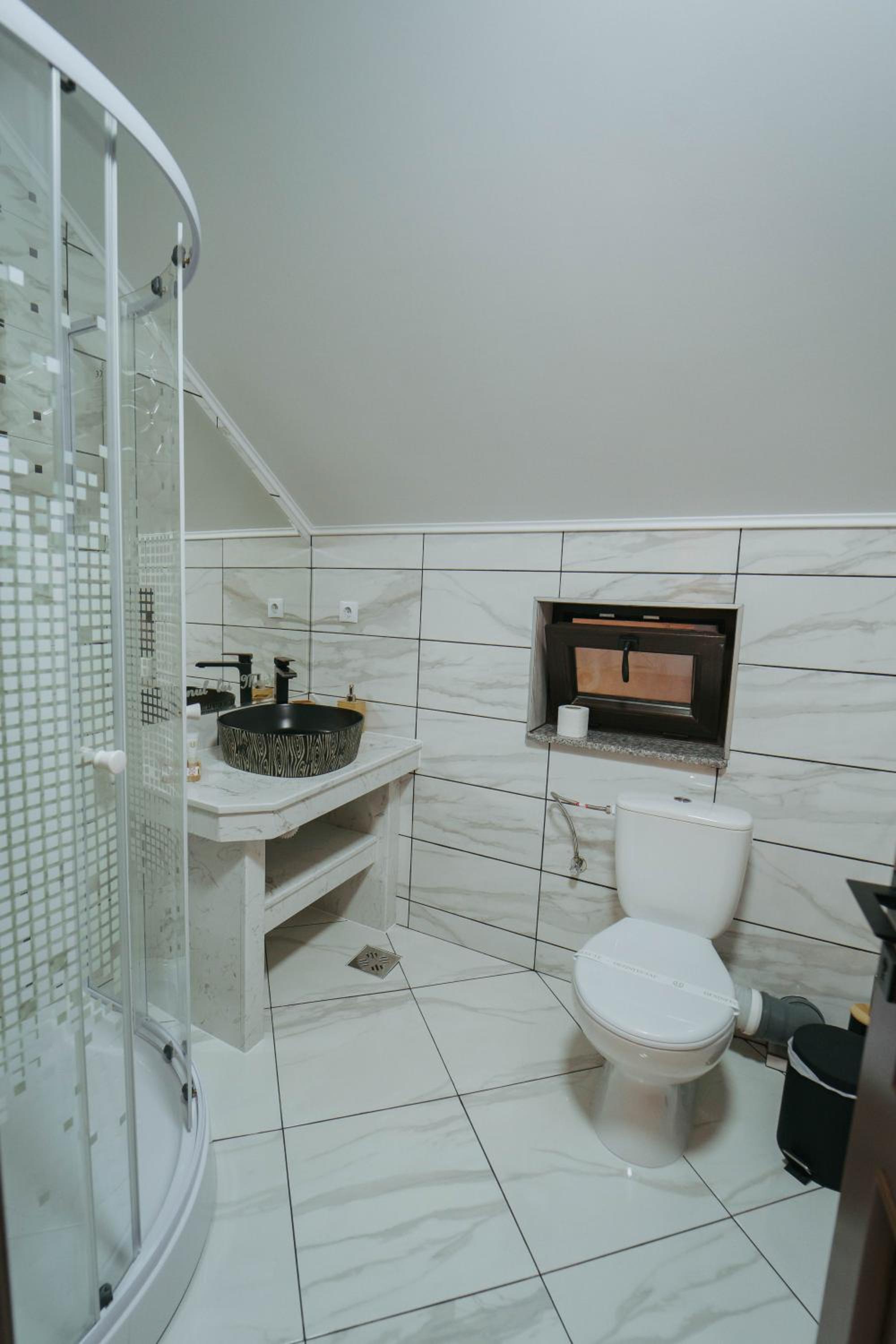 Triple Room with Private Bathroom - Photo 2