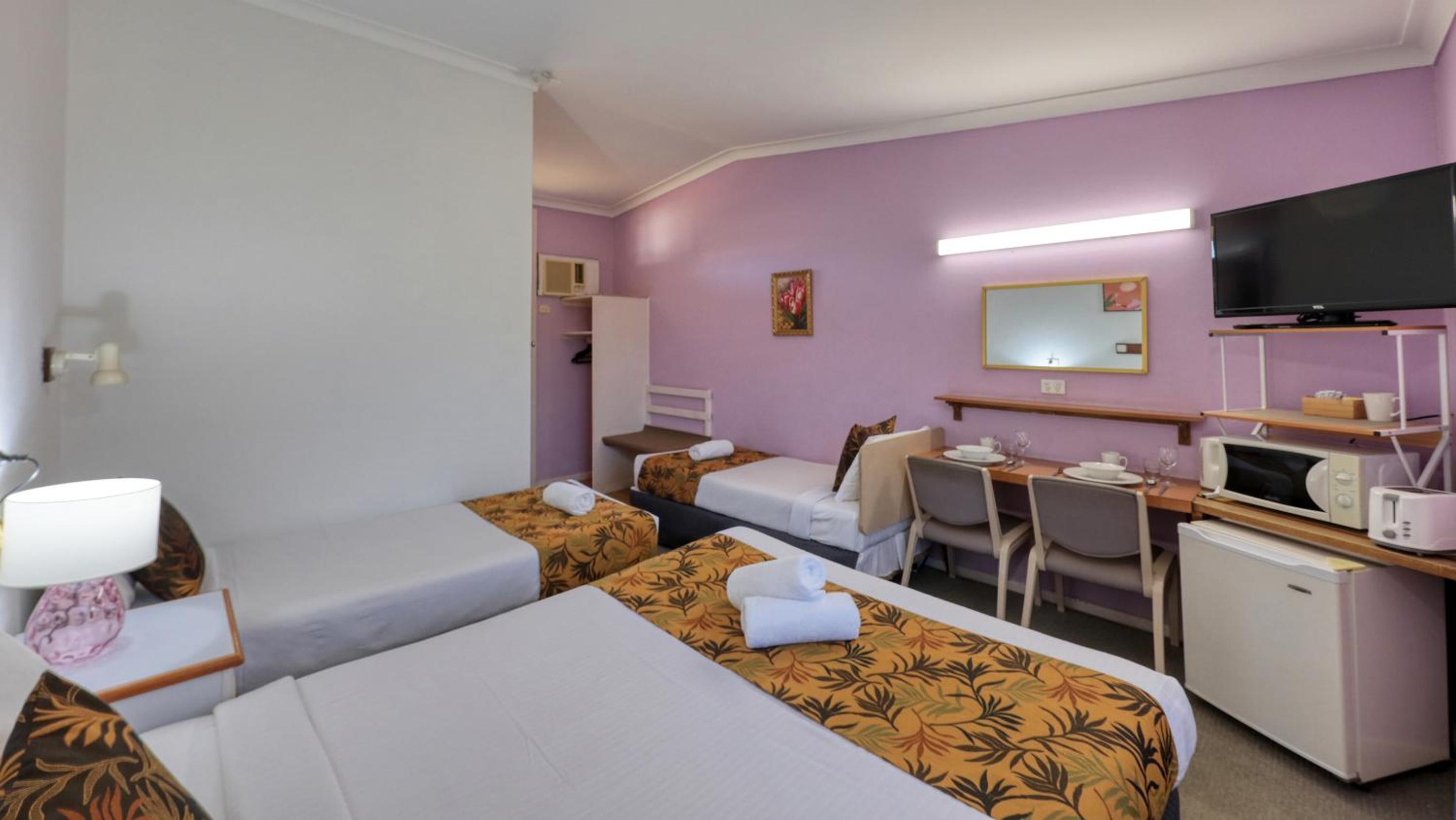 Standard Triple Room - Photo 4