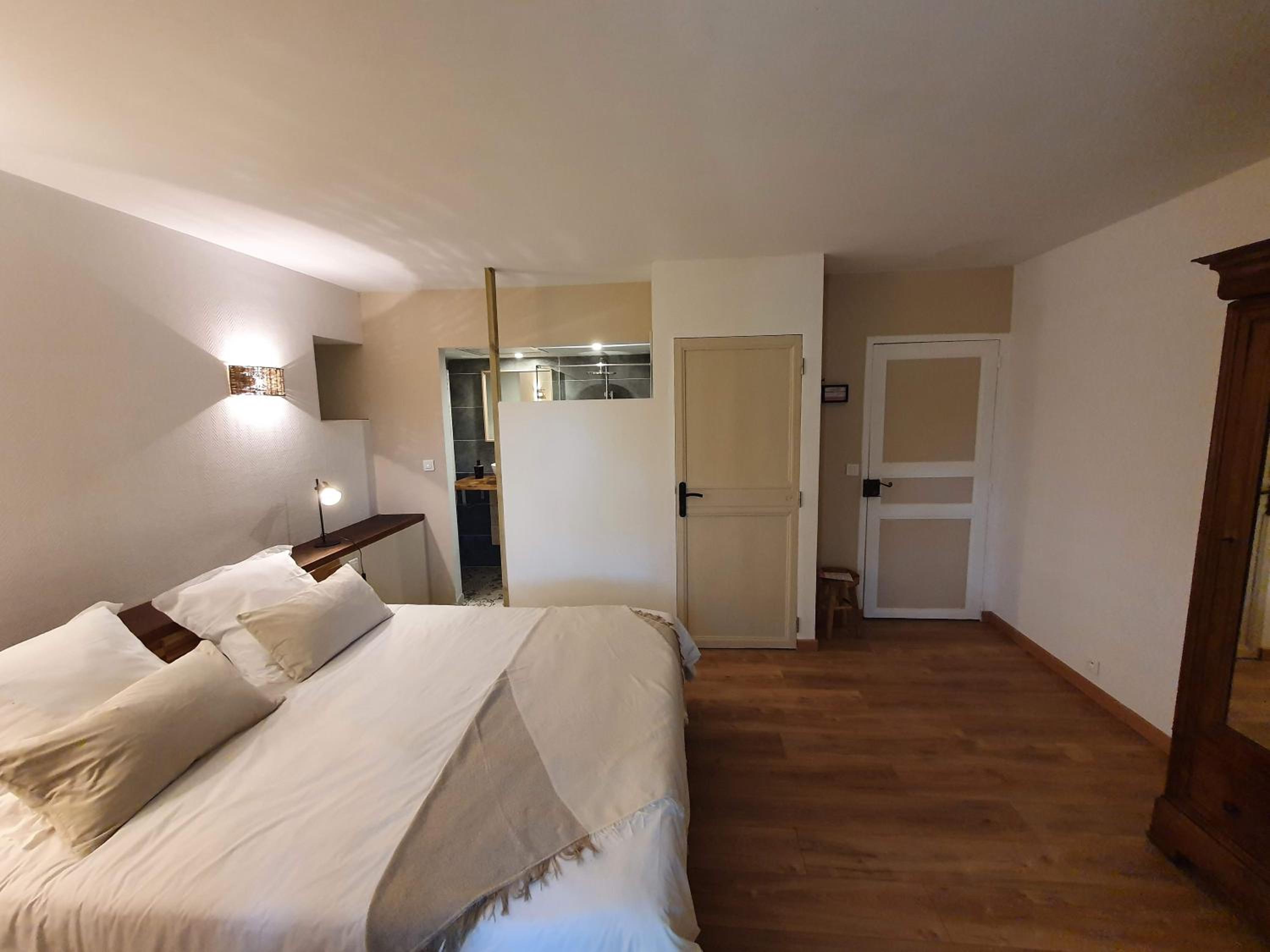 Double Room - Photo 2