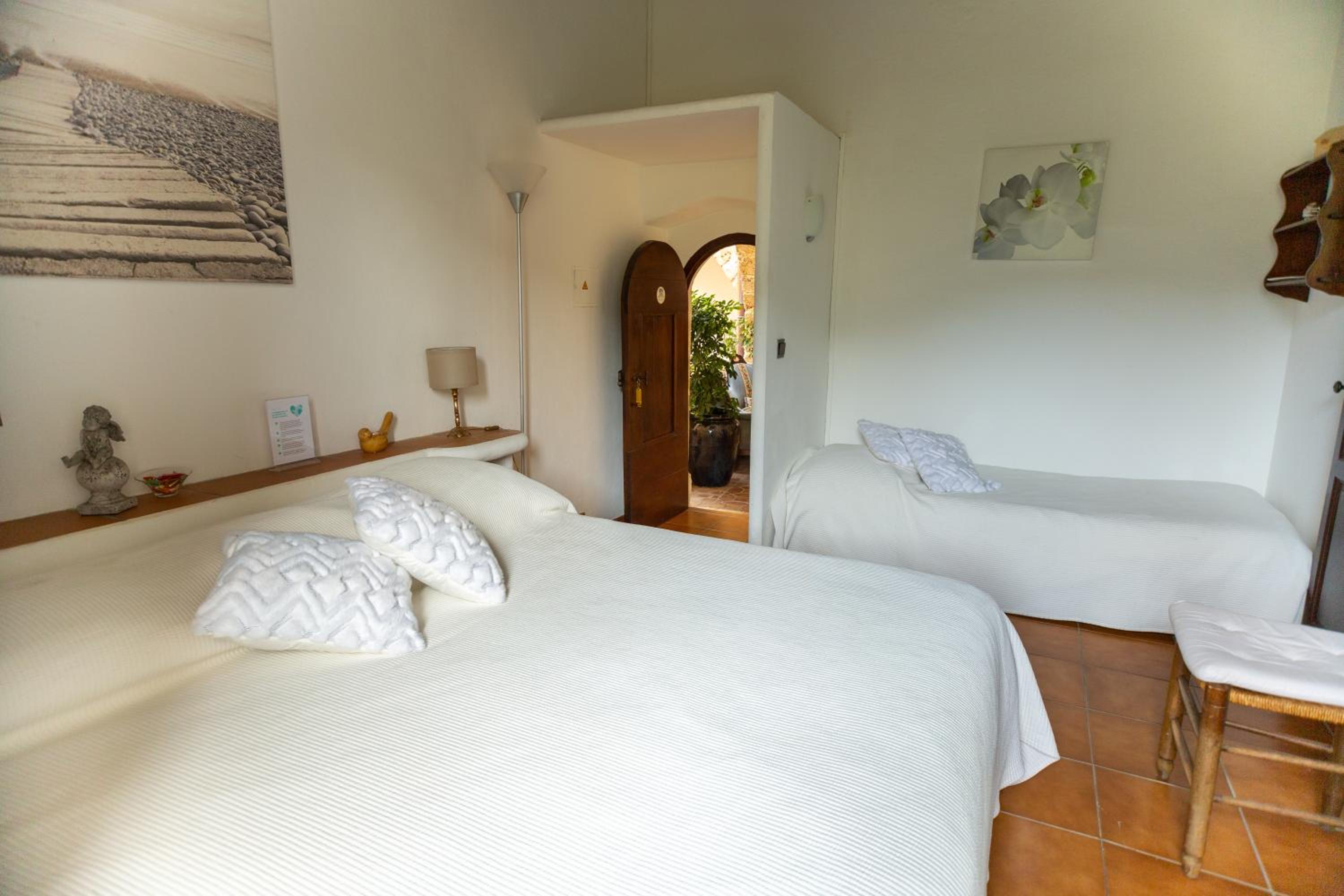 Standard Double Room - Photo 2