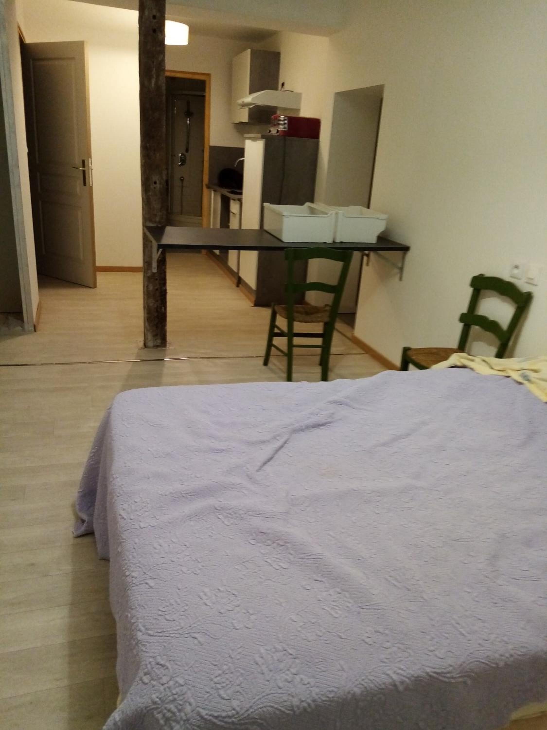 One-Bedroom Apartment photo 1