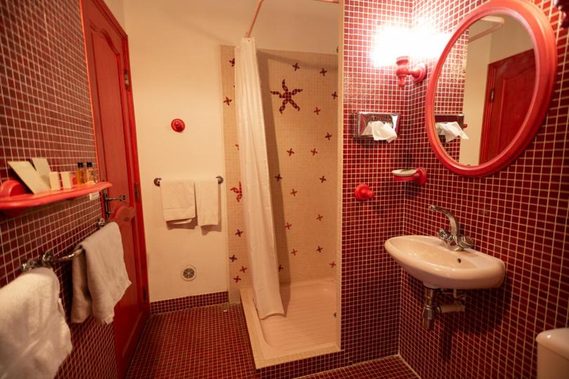 Superior Suite - Photo 9