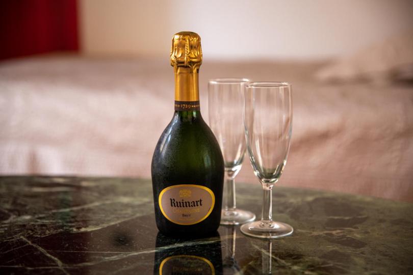 Superior Suite - Photo 13