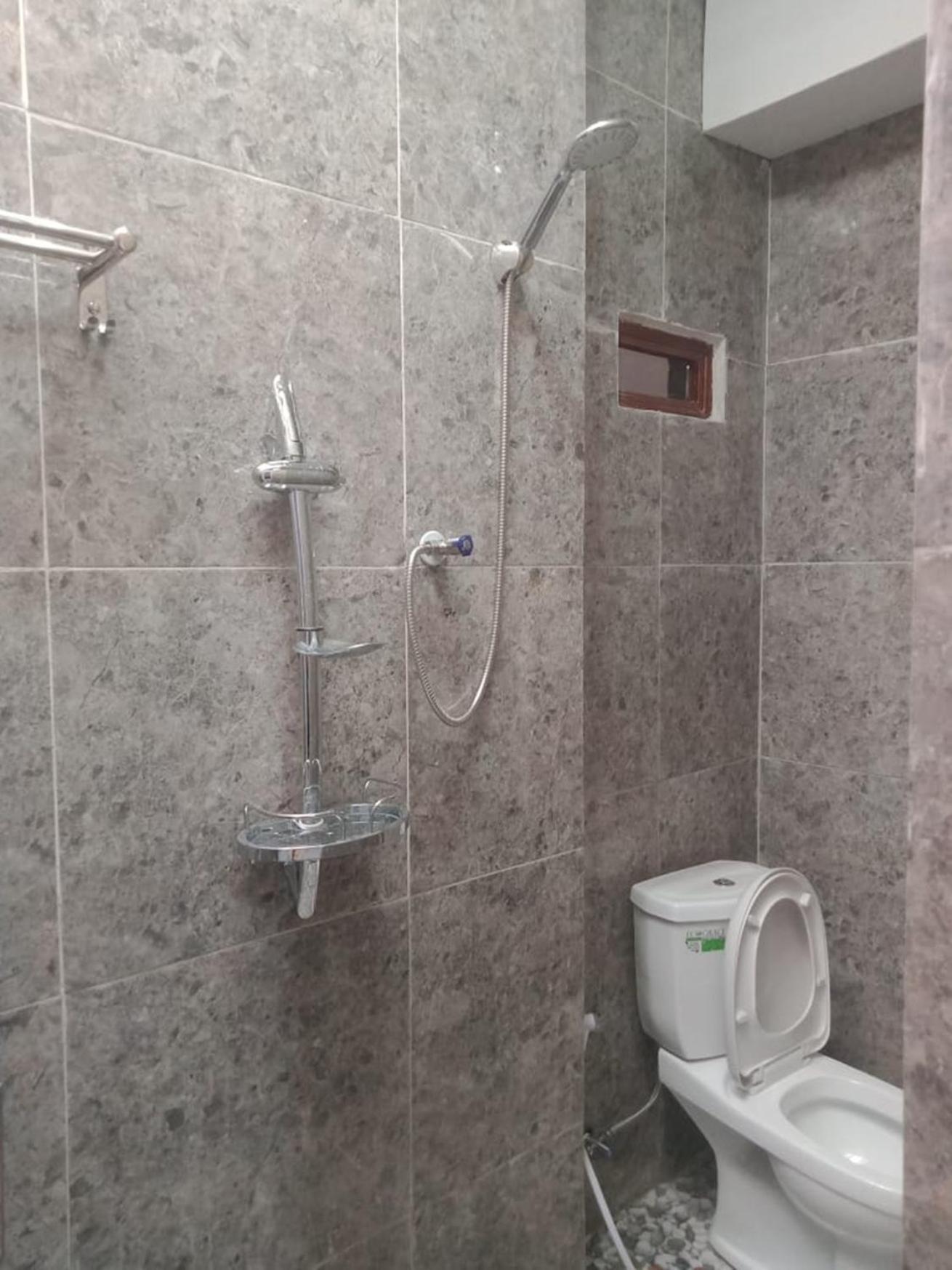 Family Room with Private Bathroom photo 2