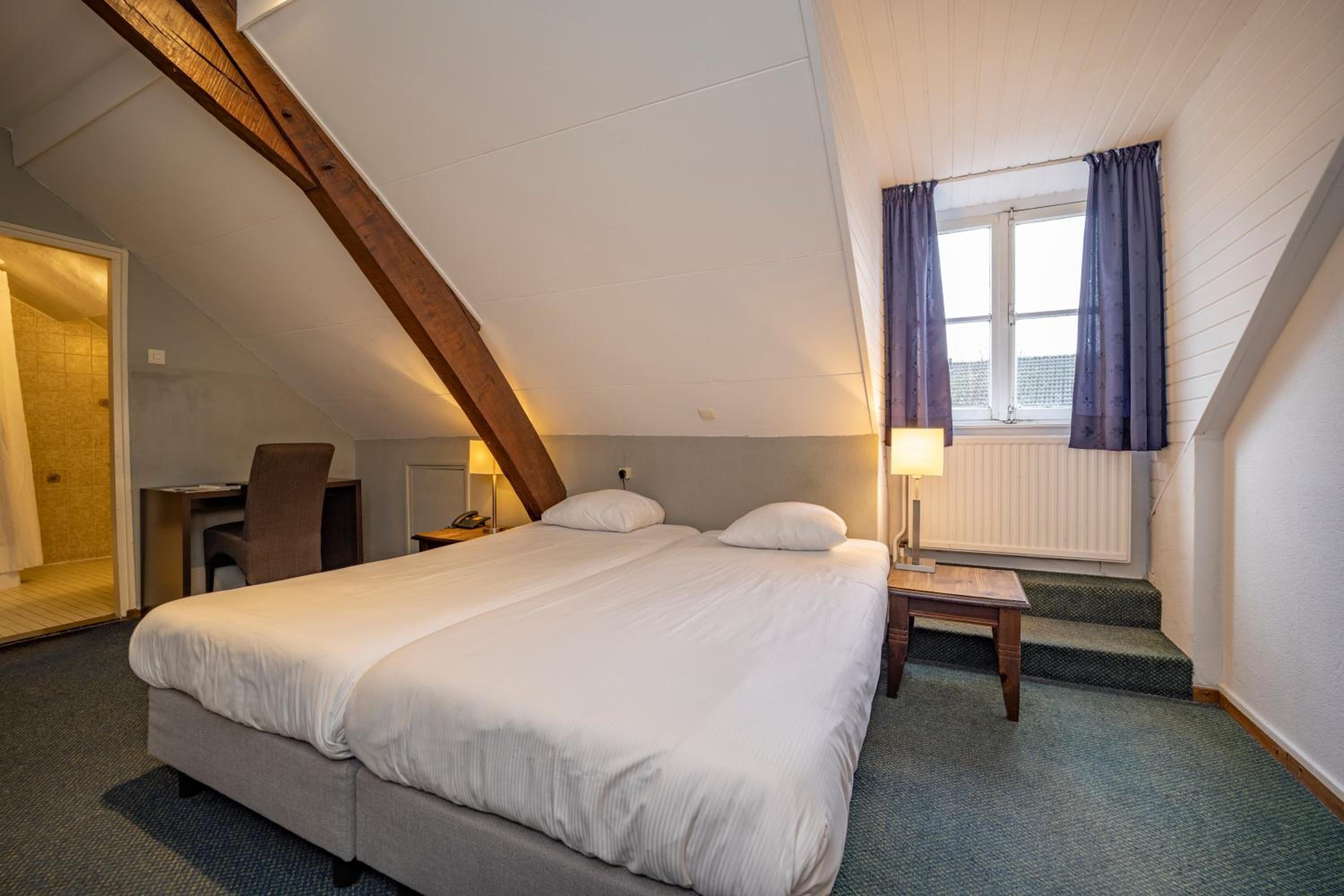 Standard Double Room with Shower photo 3