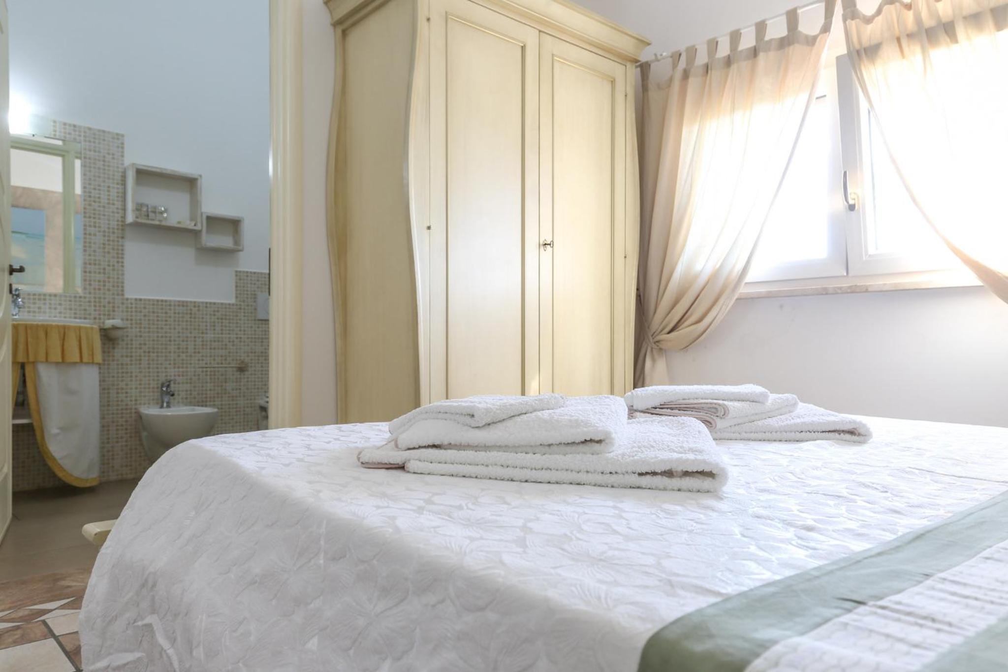 Double Room - Photo 12