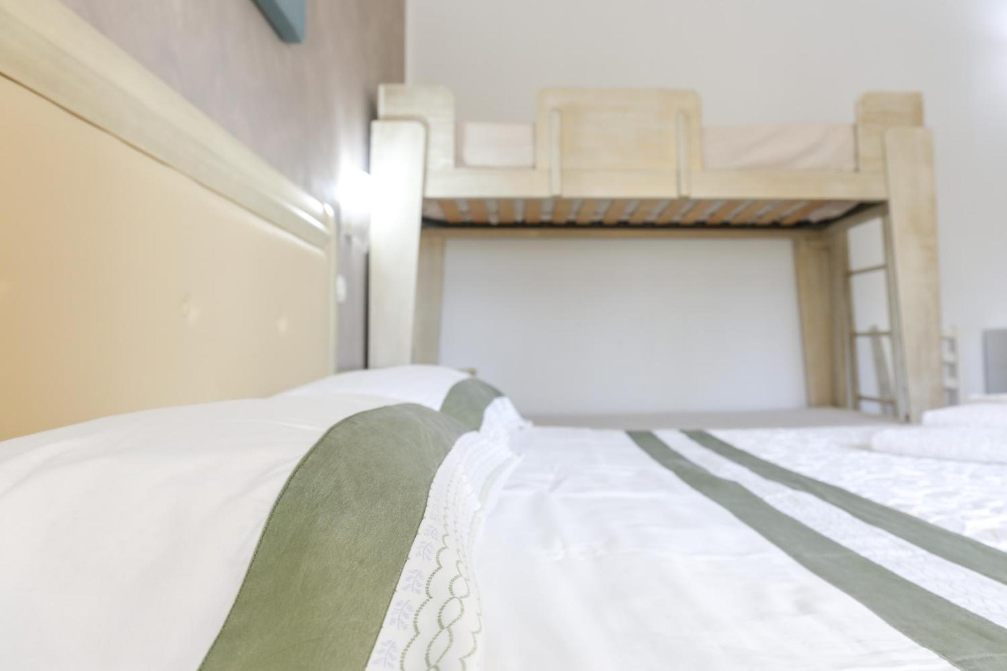 Quadruple Room - Photo 12