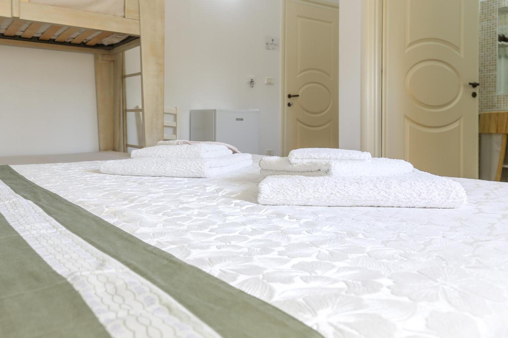 Quadruple Room - Photo 13