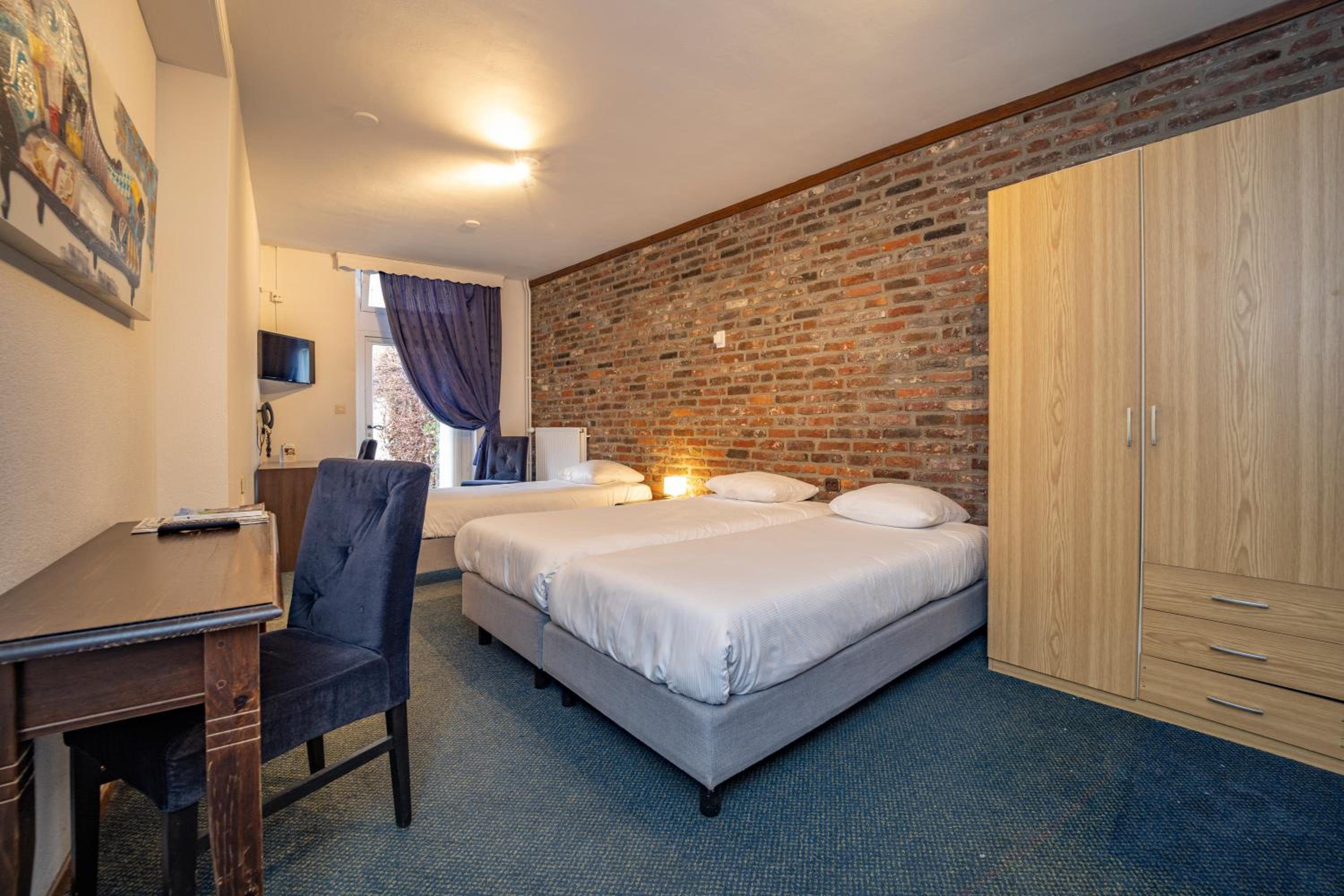 Standard Triple Room with Shower - Photo 1