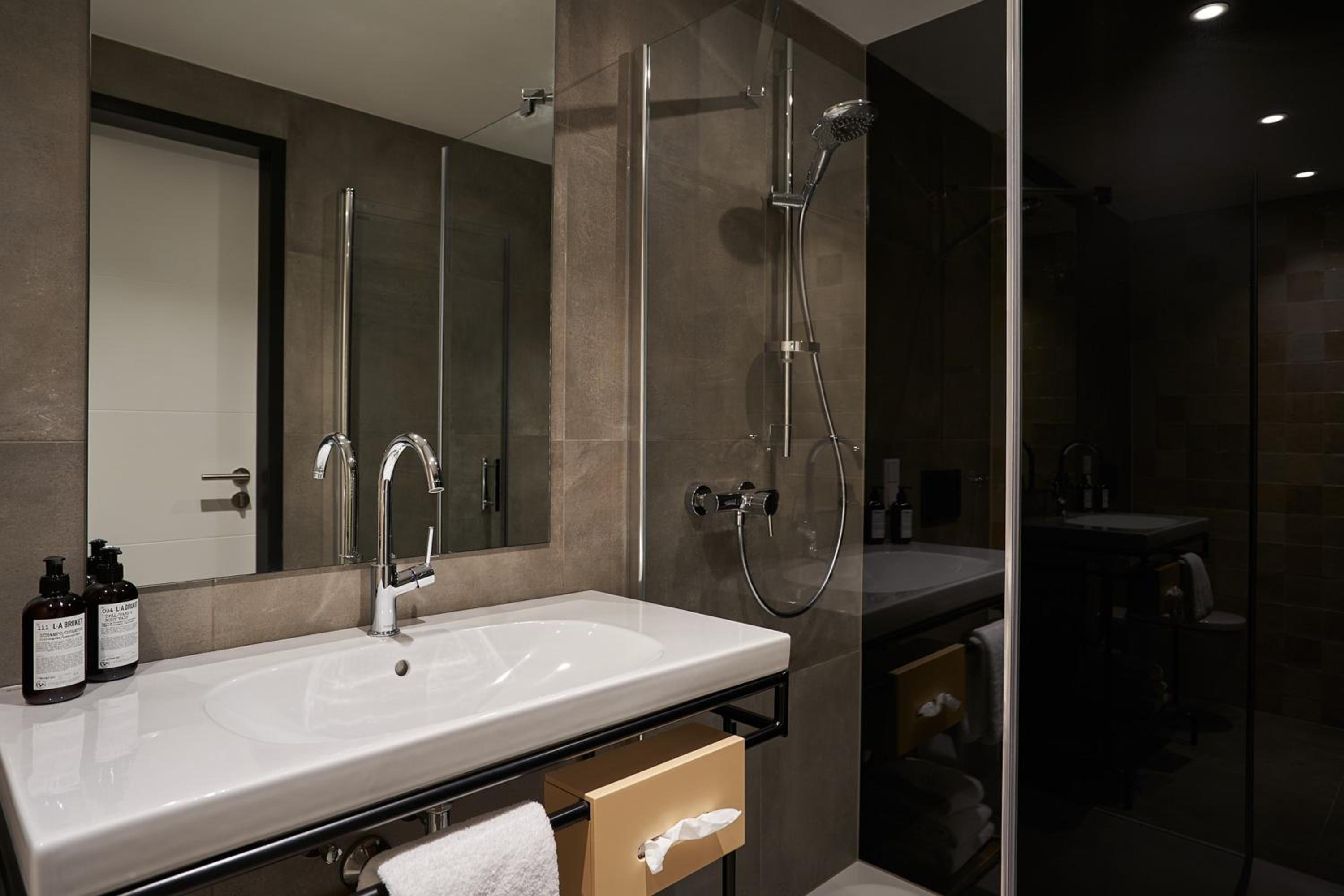 Double Room - Photo 10
