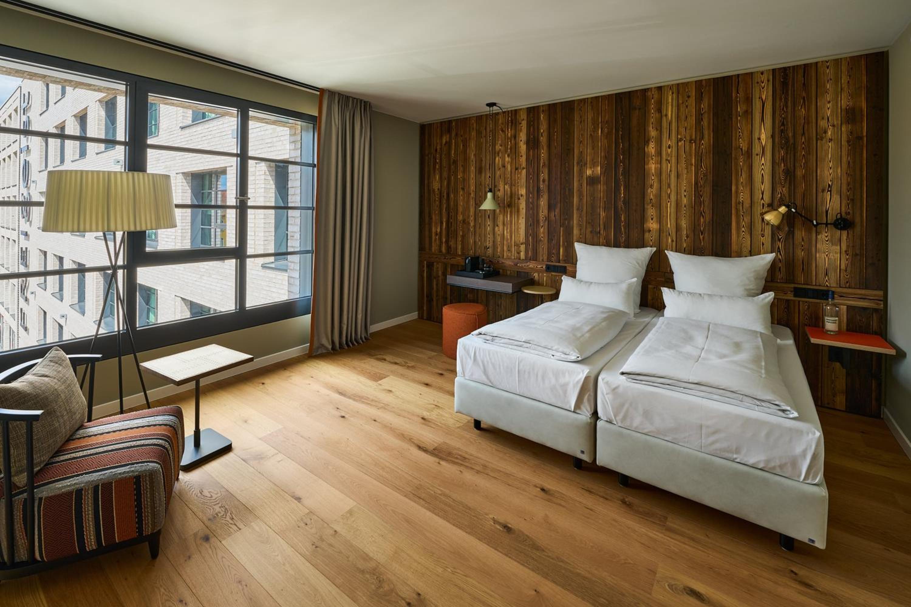 Large Double Room - Photo 1