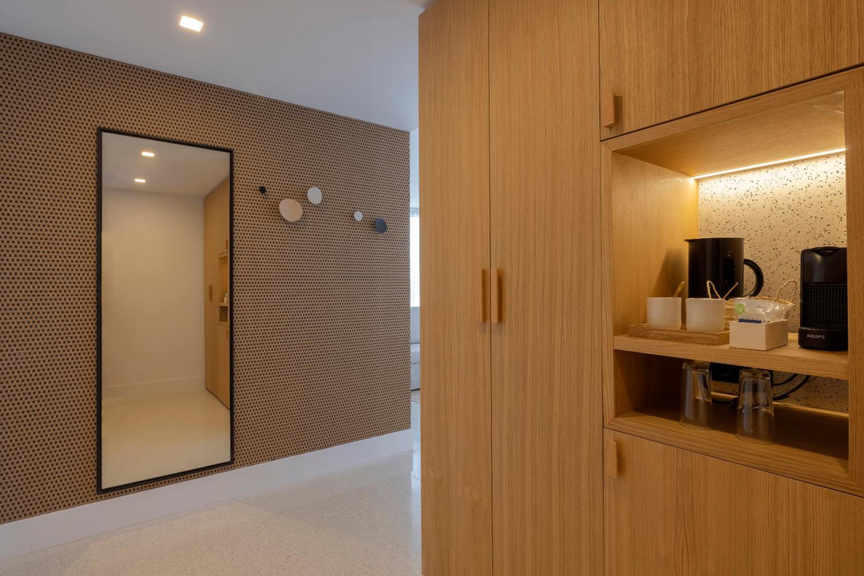 Suite - Photo 2