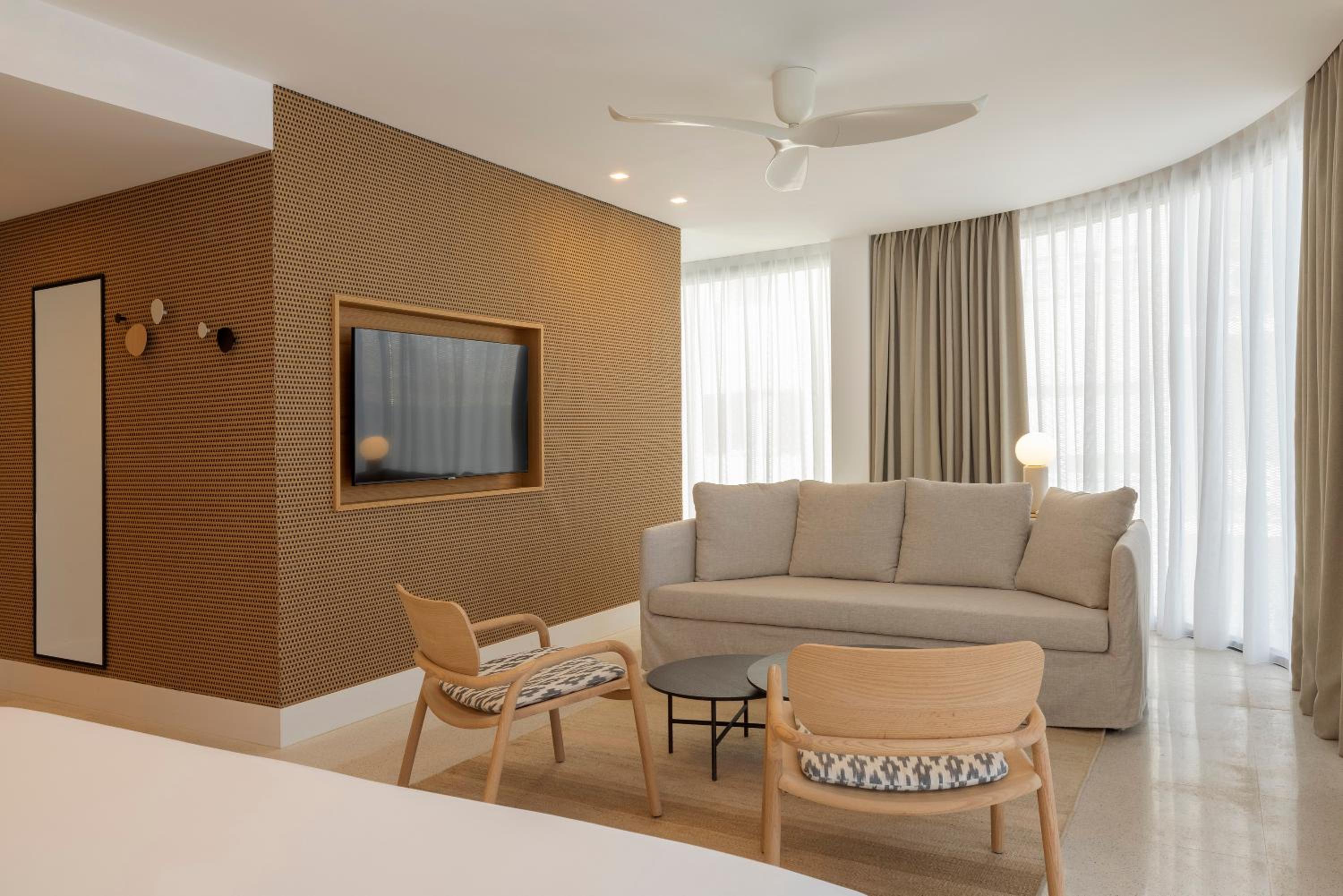Suite - Photo 3