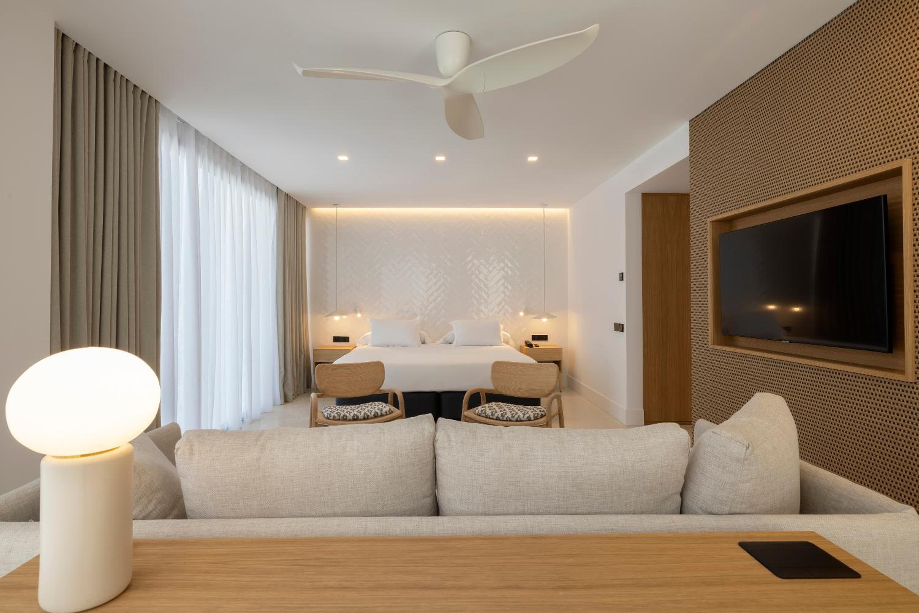 Suite - Photo 9