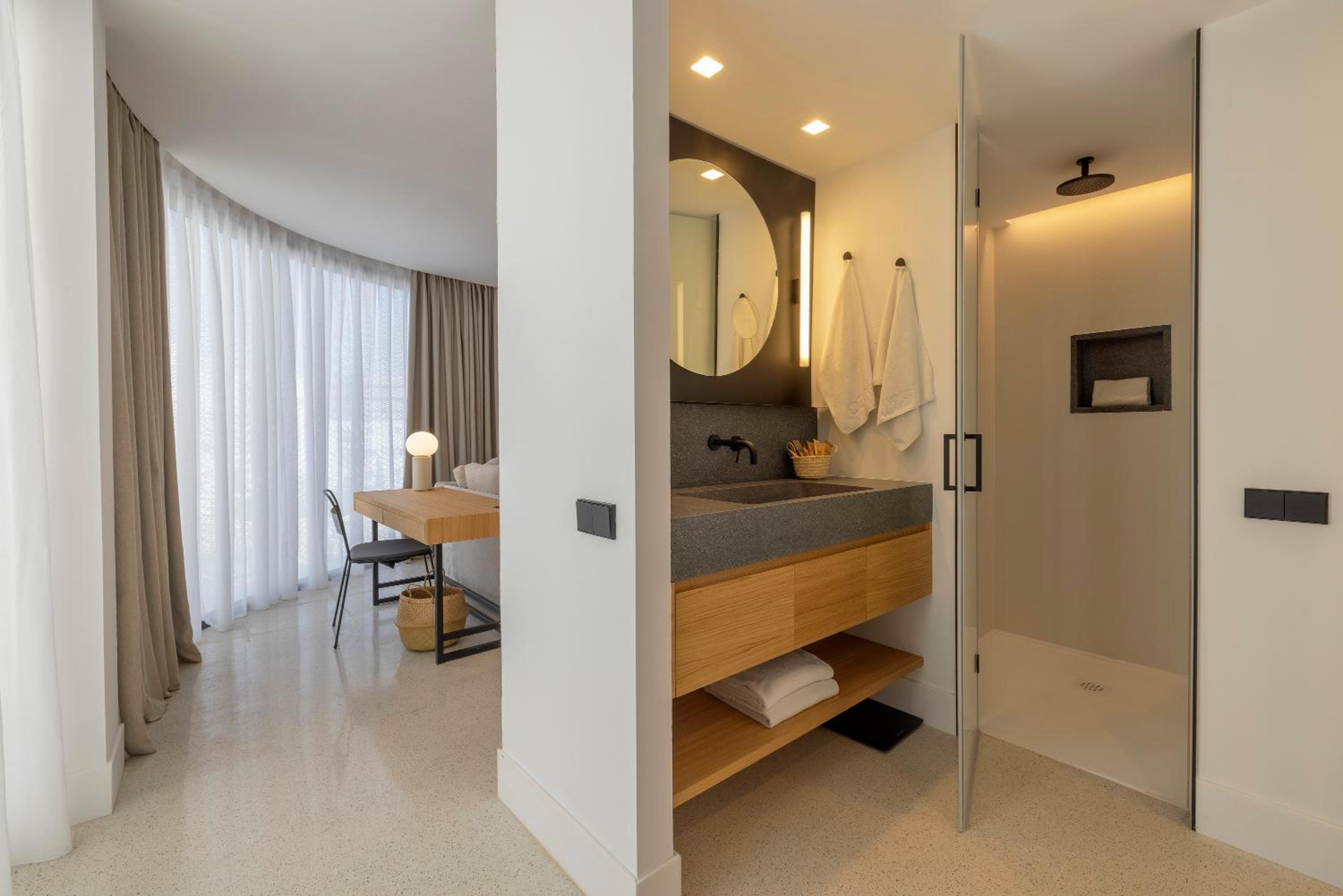 Suite - Photo 8