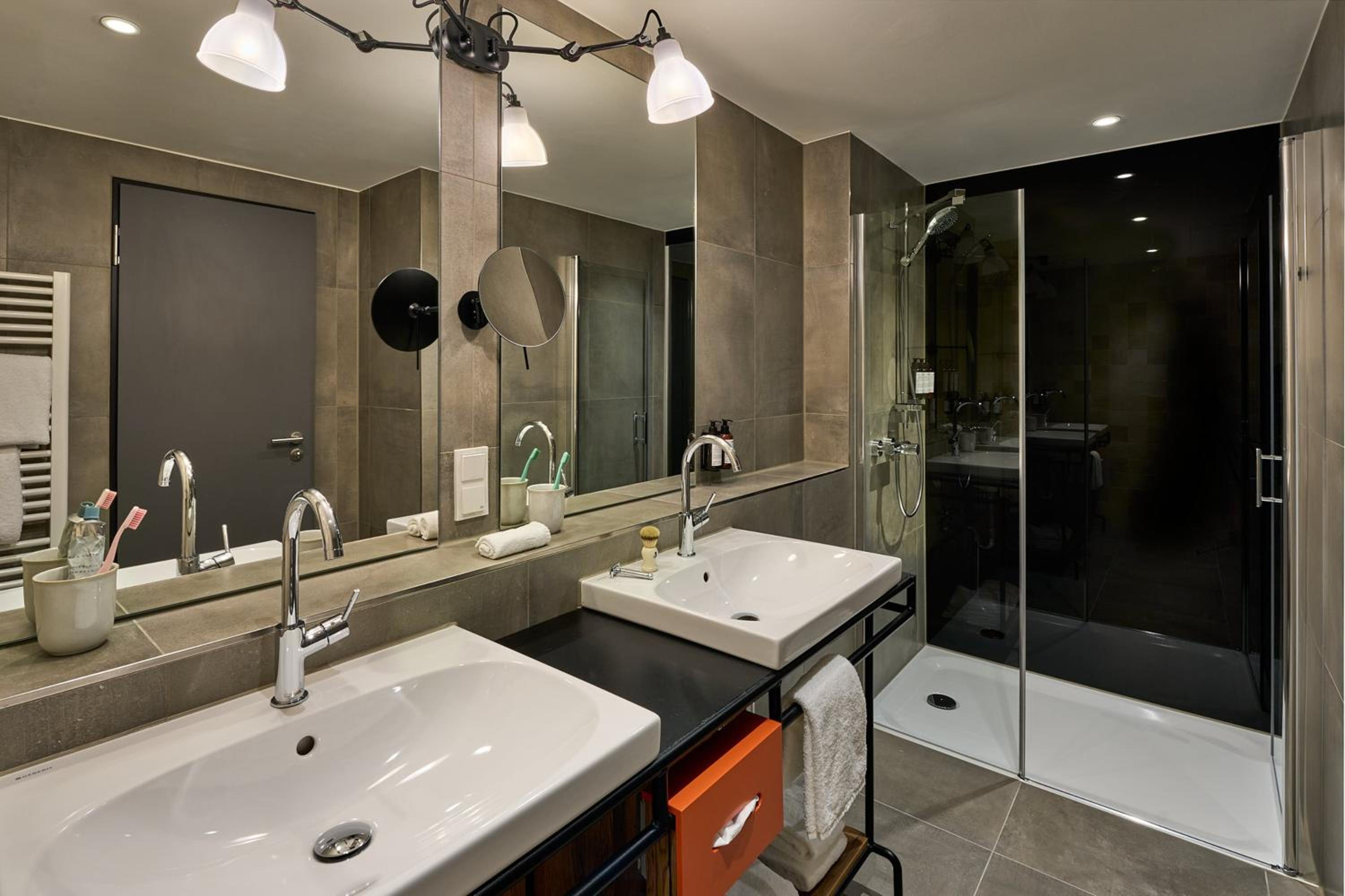 Suite - Photo 6