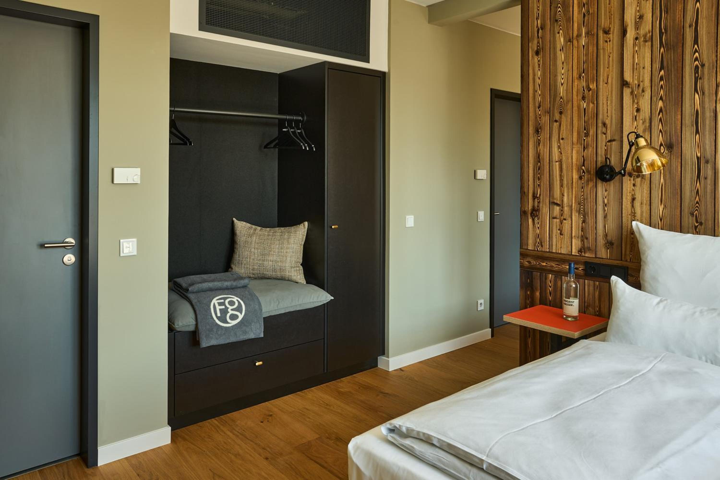 Suite - Photo 5