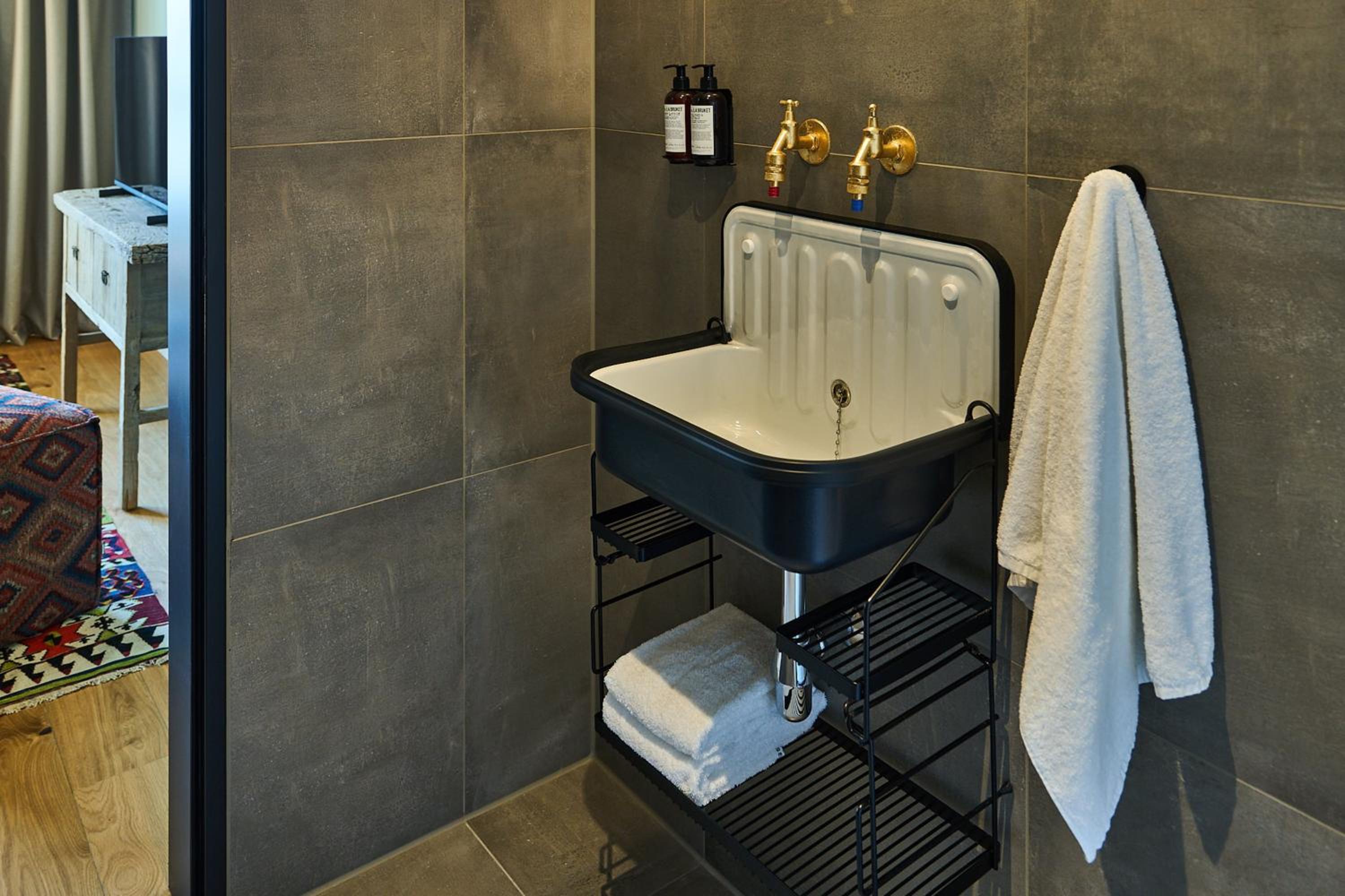 Suite - Photo 3