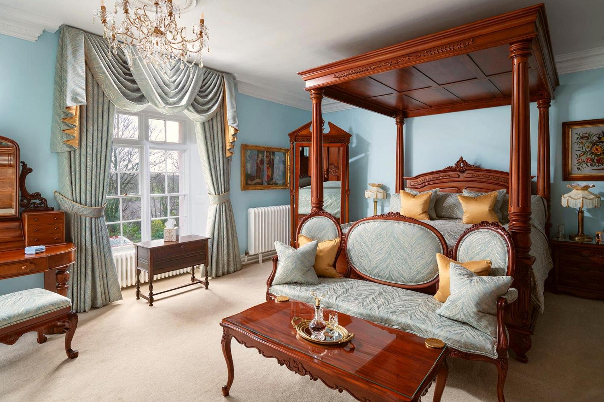 Junior Suite with Four Poster Bed