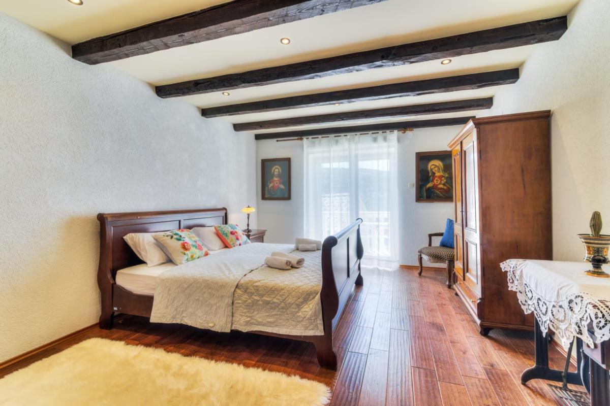 Villa photo 1