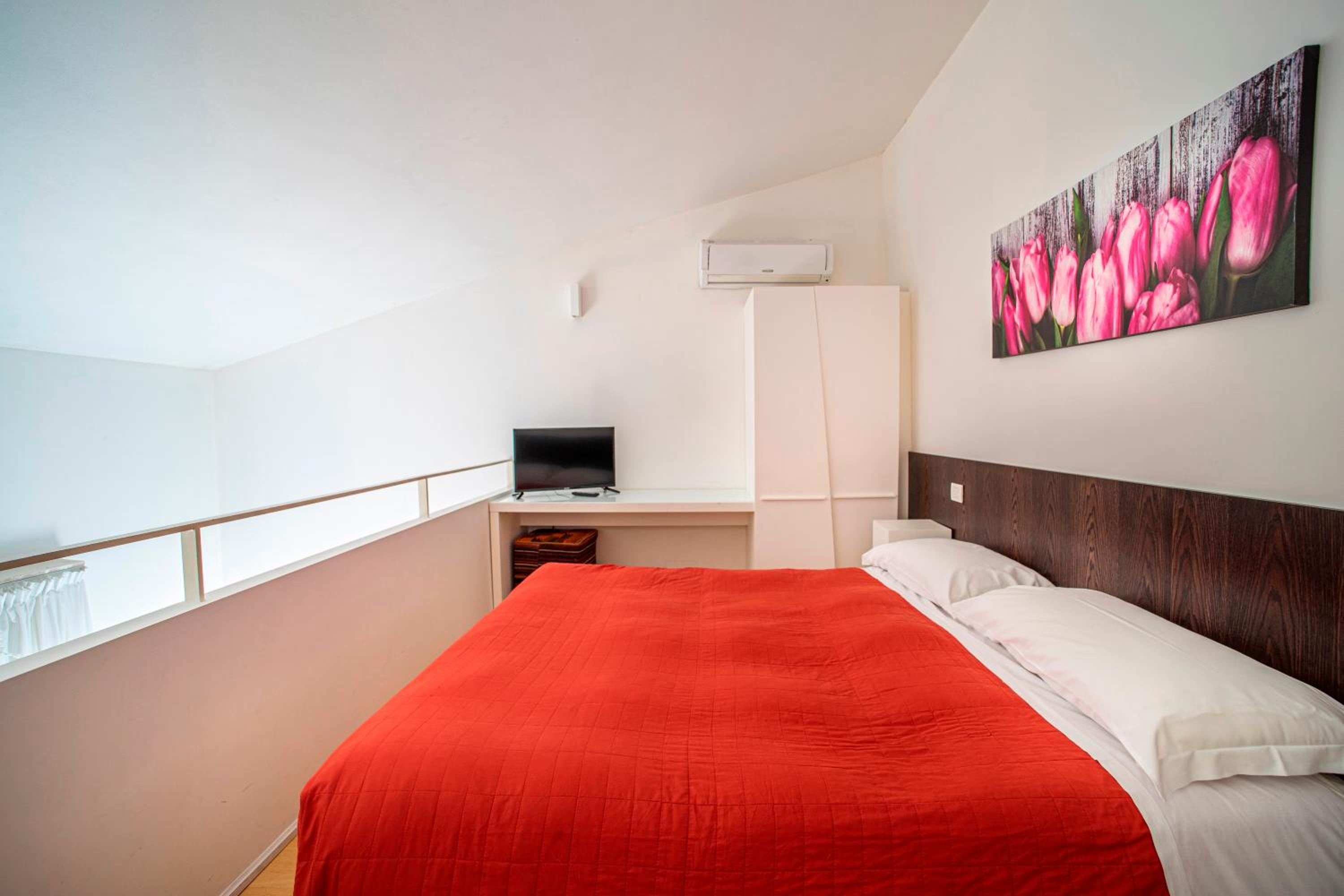 Queen Room - Photo 11