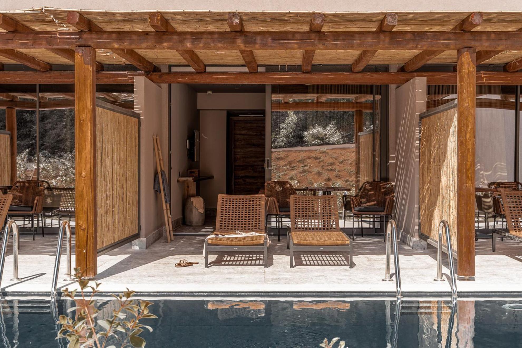 Double Swim up Pool Rooms - Photo 13