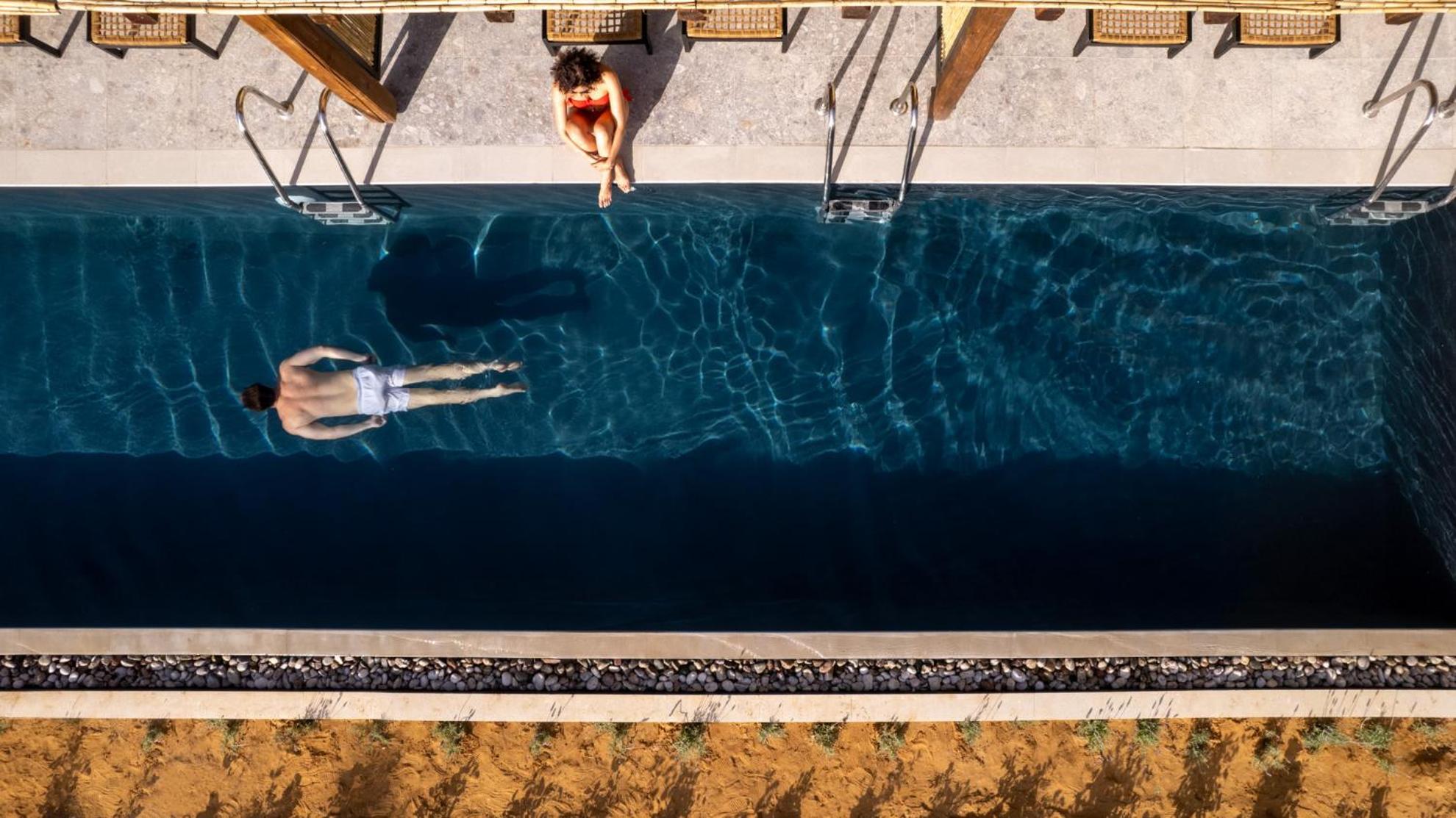 Double Swim up Pool Rooms - Photo 11