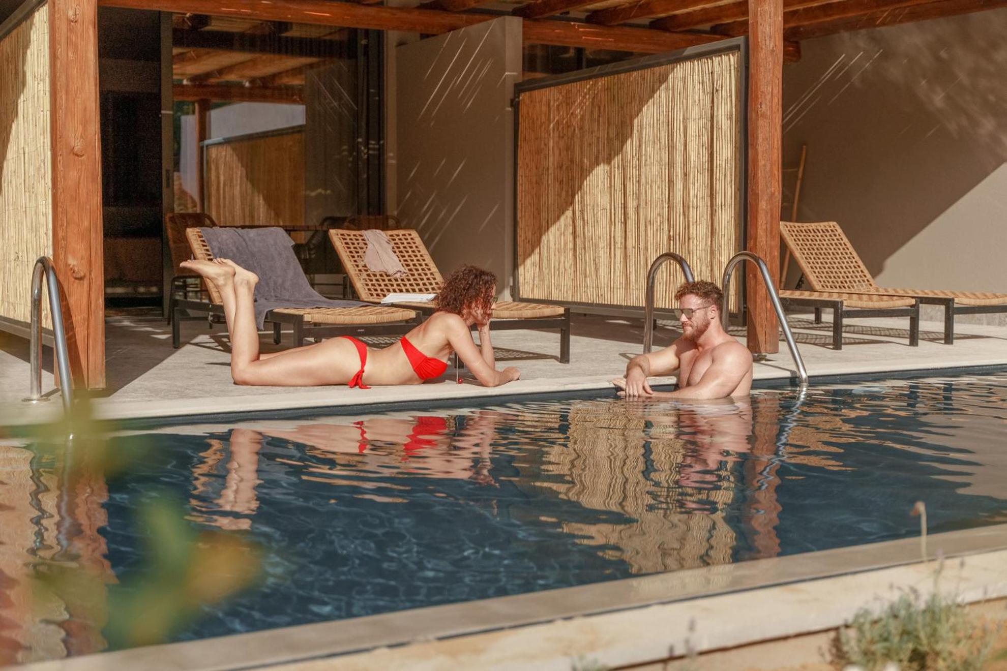Double Swim up Pool Rooms - Photo 9