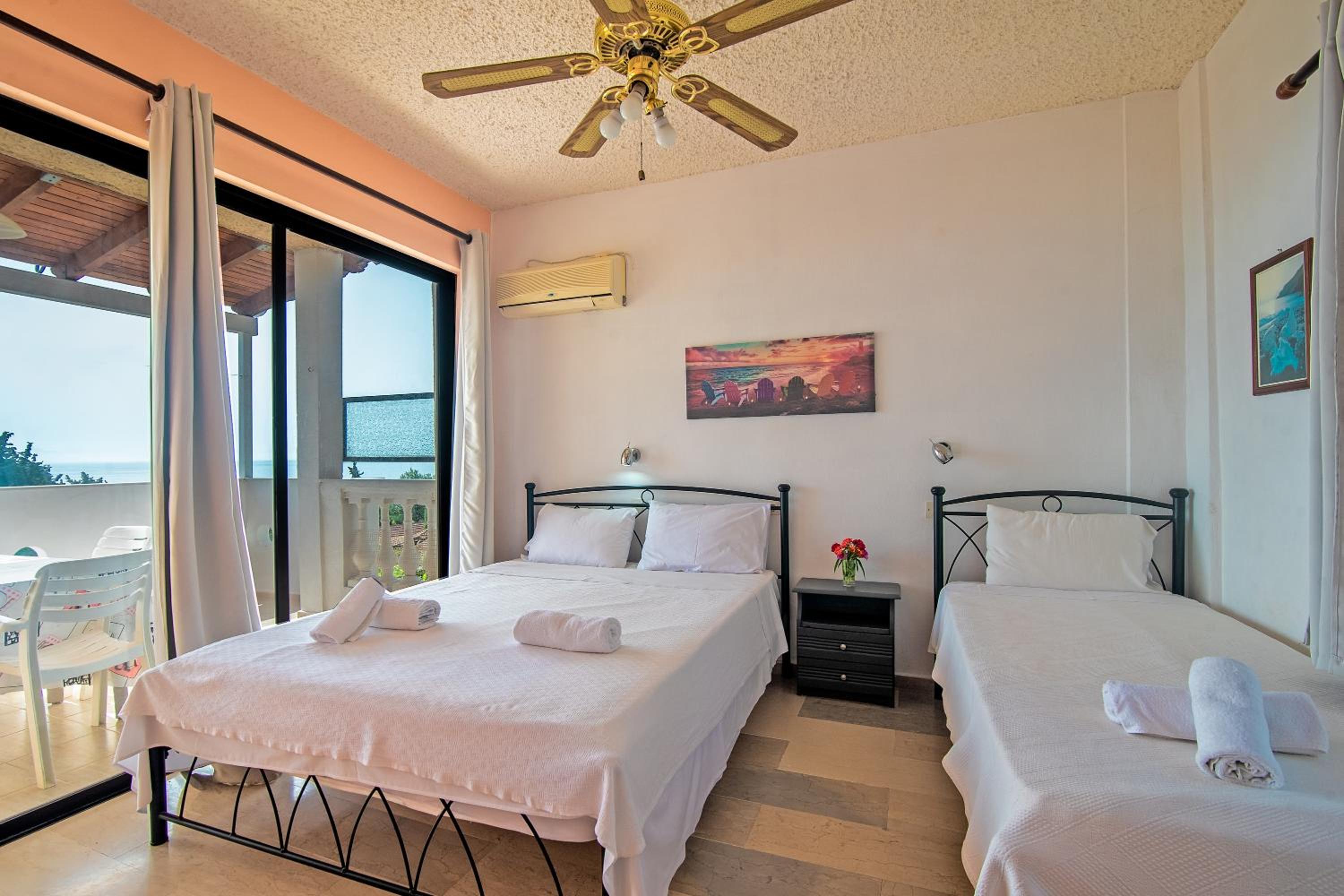 Superior One-Bedroom Apartment with Balcony - Photo 13