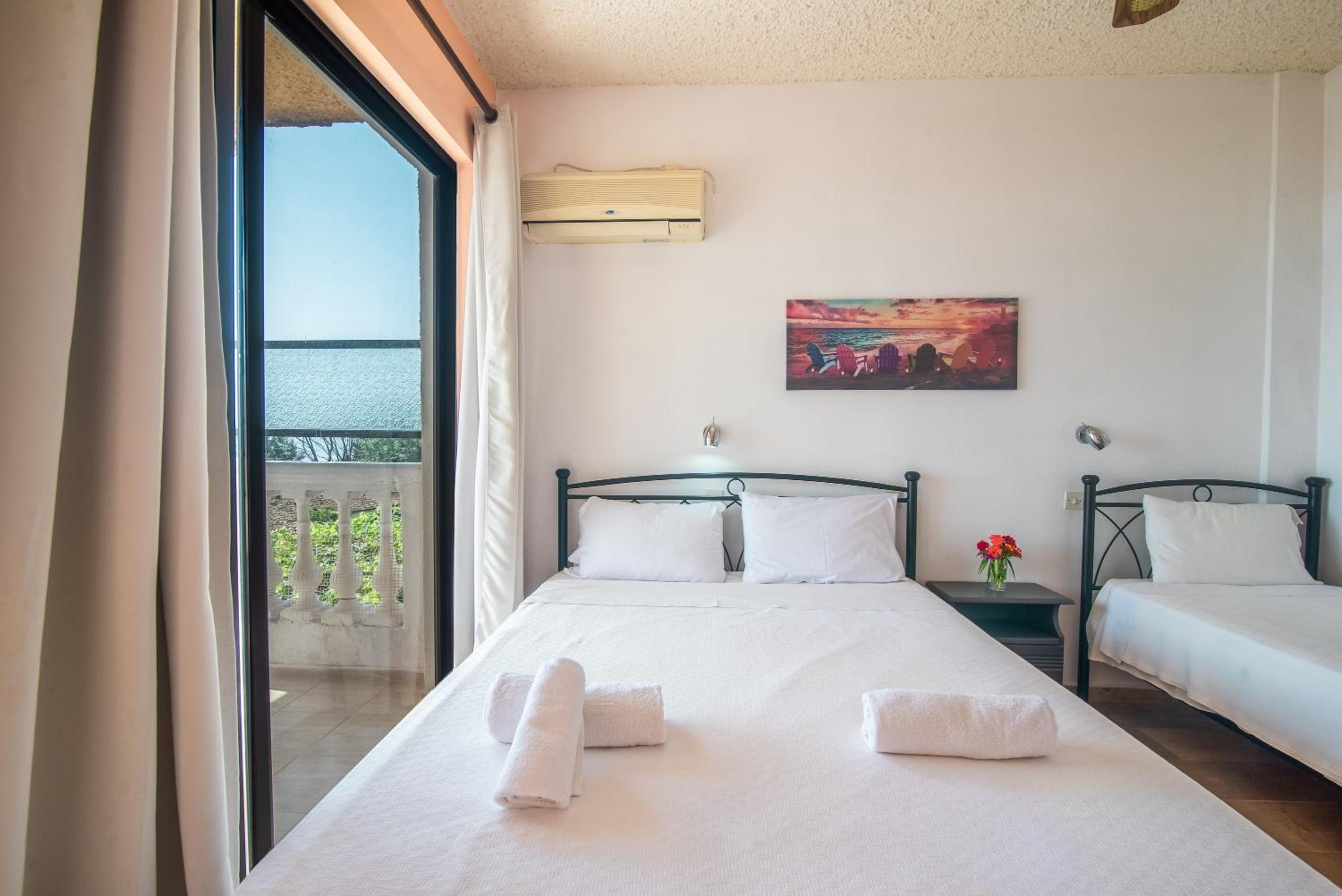 Superior One-Bedroom Apartment with Balcony - Photo 3
