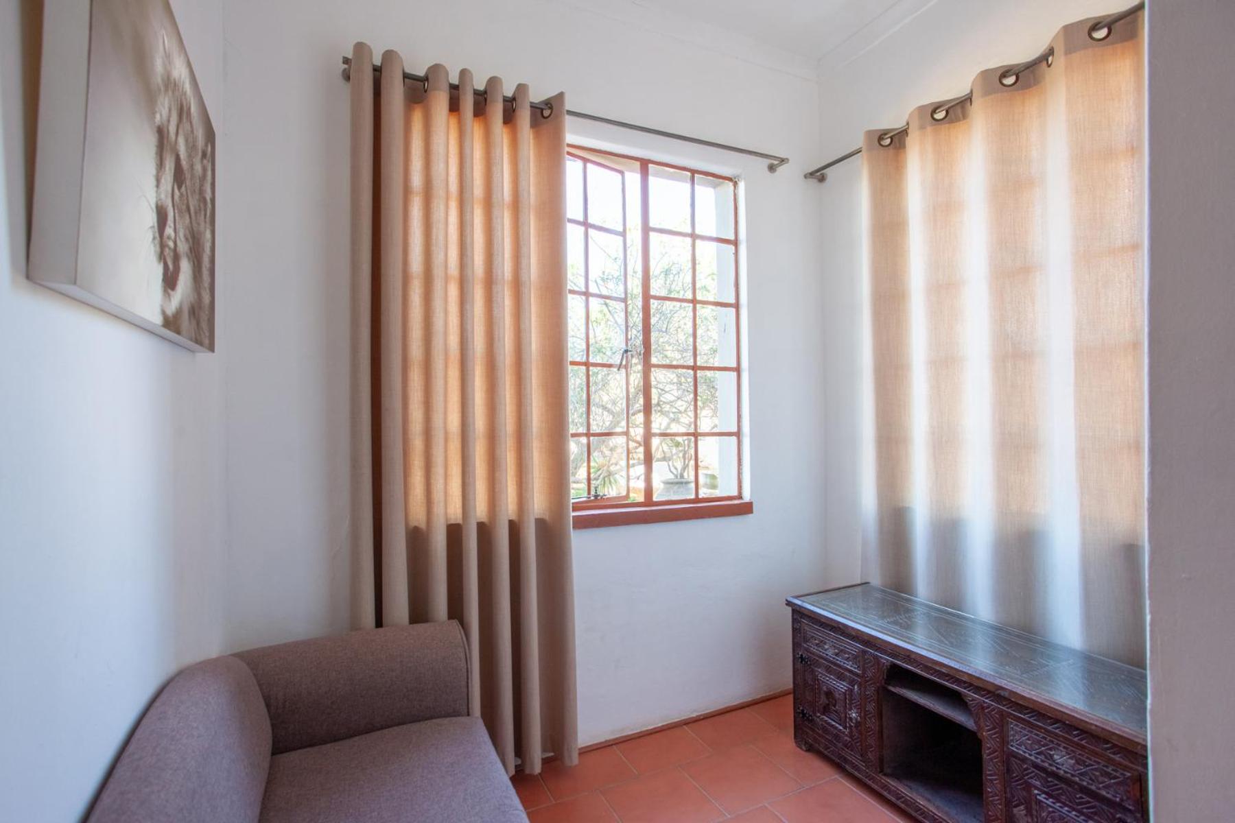 Luxury Guest House with 2 Game Drives