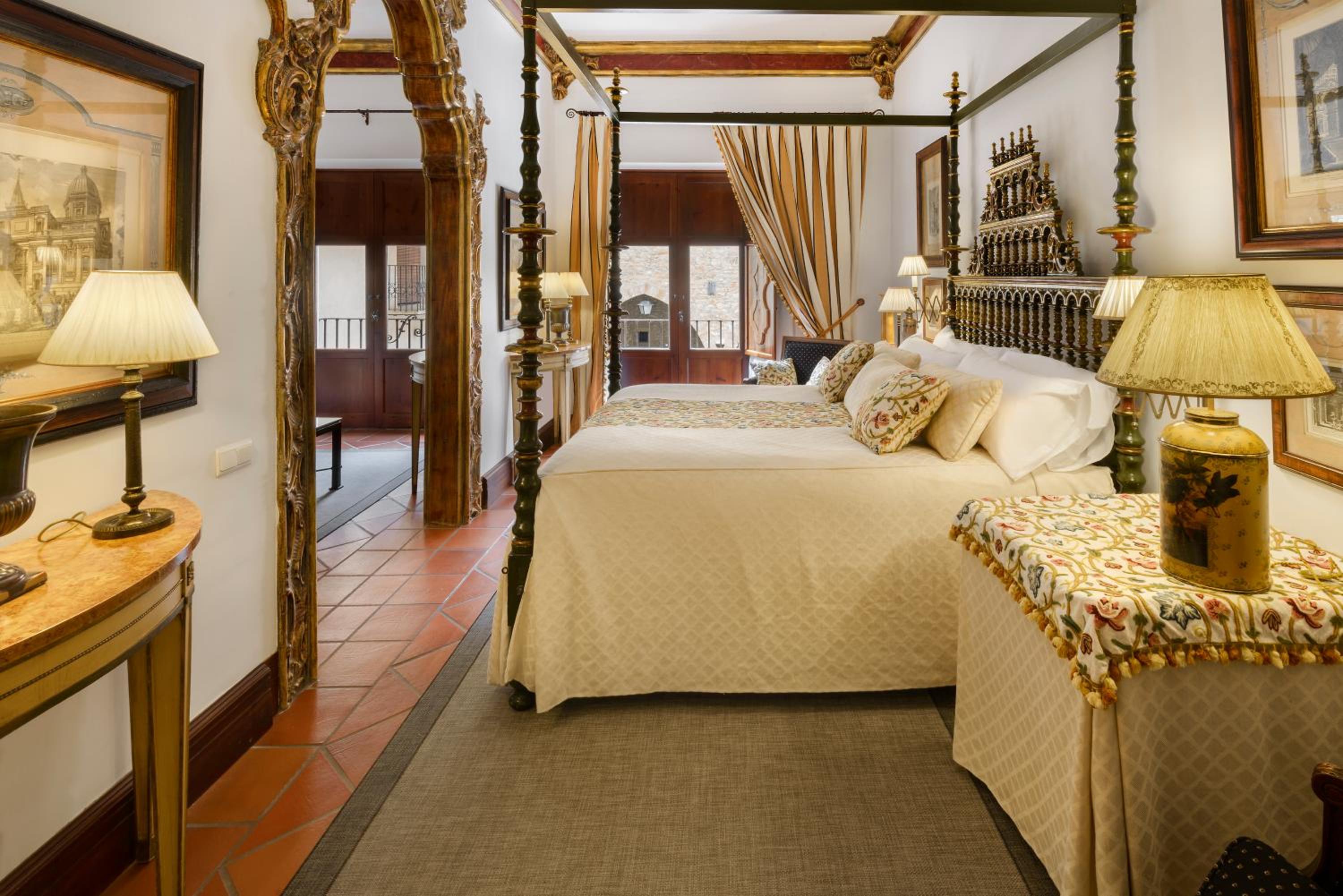 Suite with Balcony photo 3