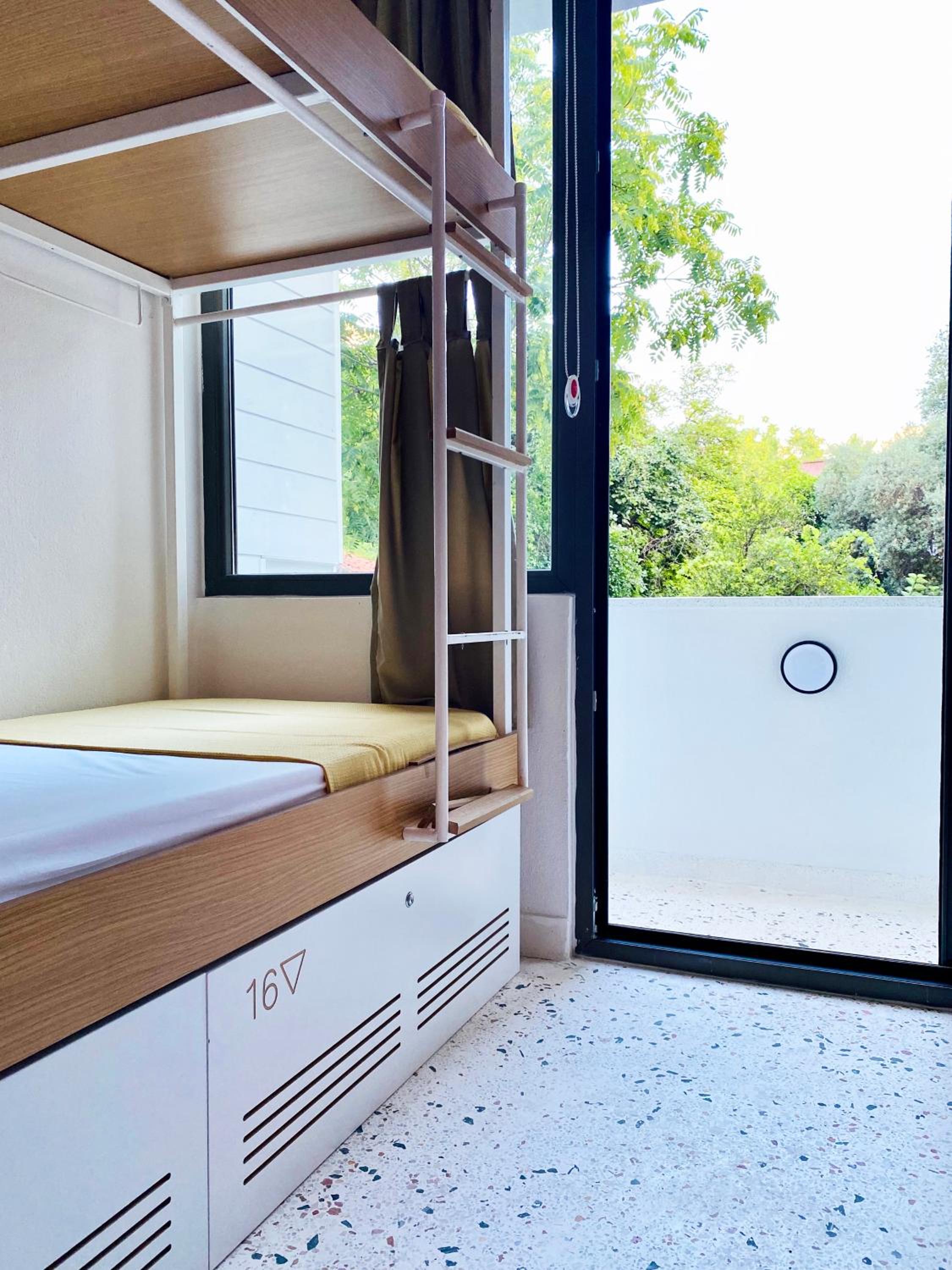 Bed in 6-Bed Mixed Dormitory Room photo 1