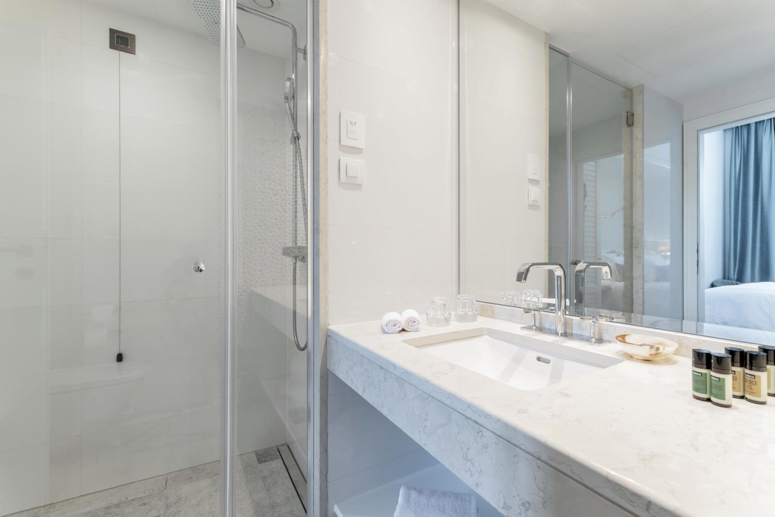 Premium Double or Twin Room - Photo 4