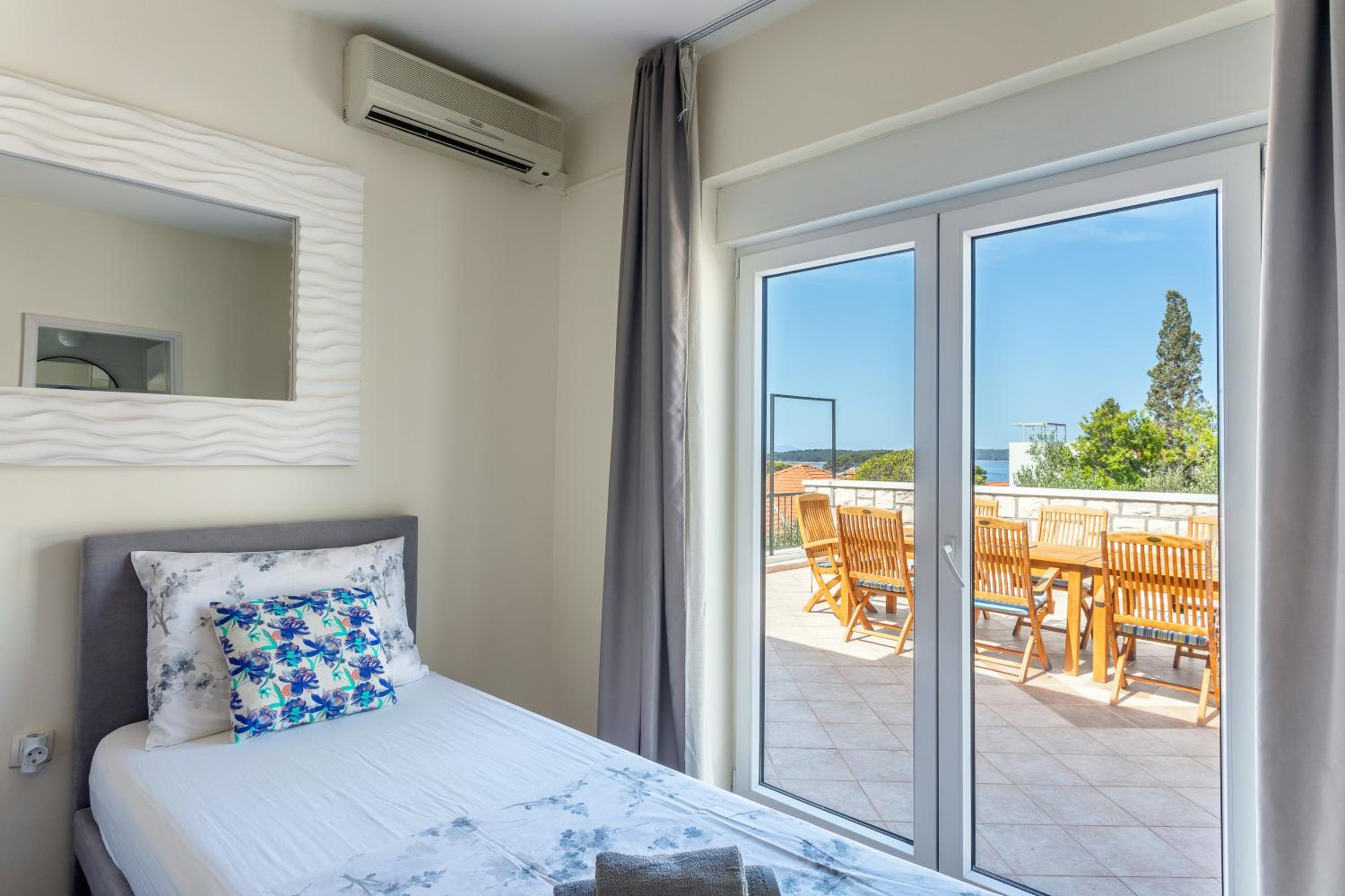 Triple Room with Balcony and Private Bathroom - Photo 3