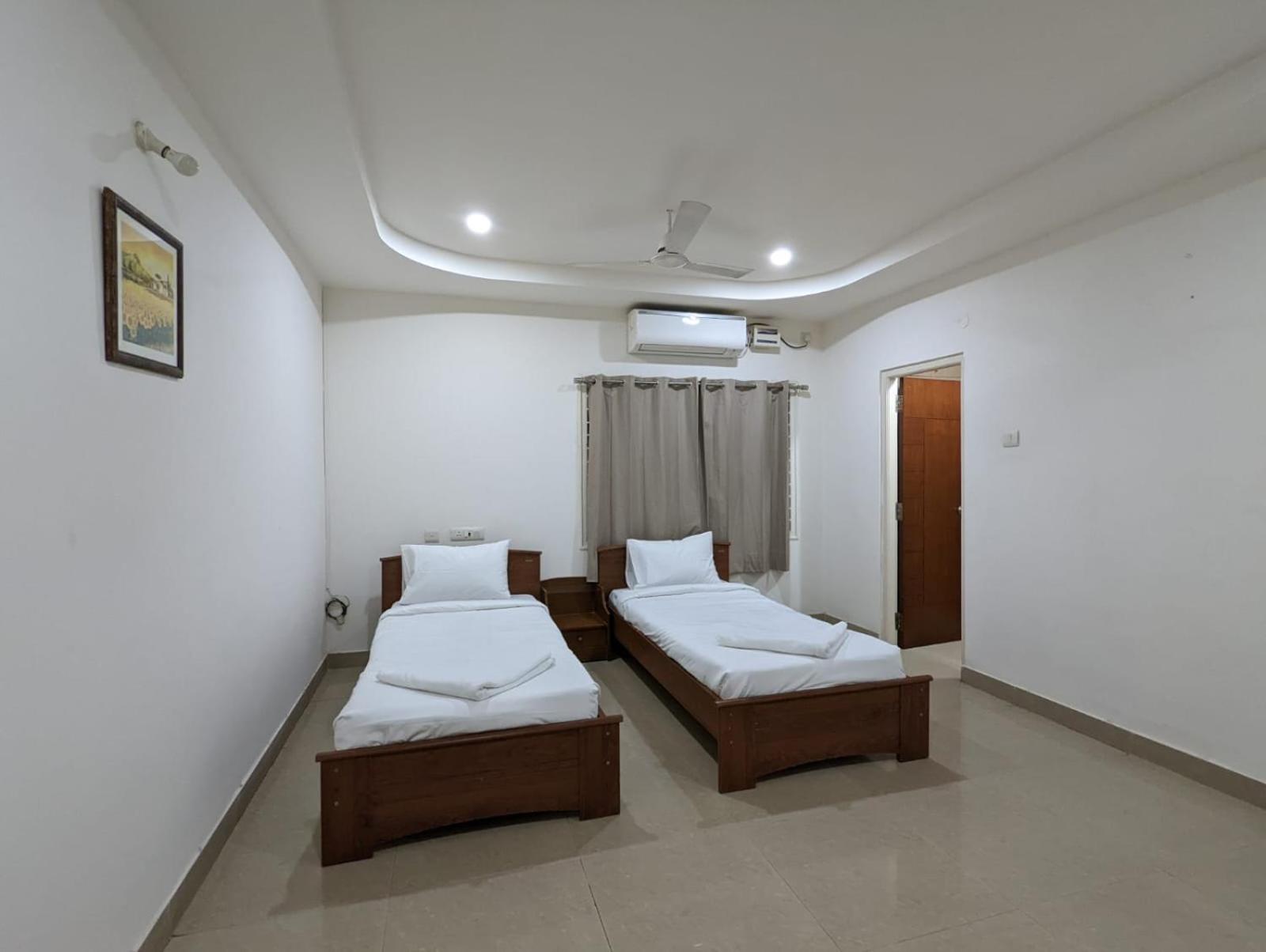Standard Double Room - Photo 3