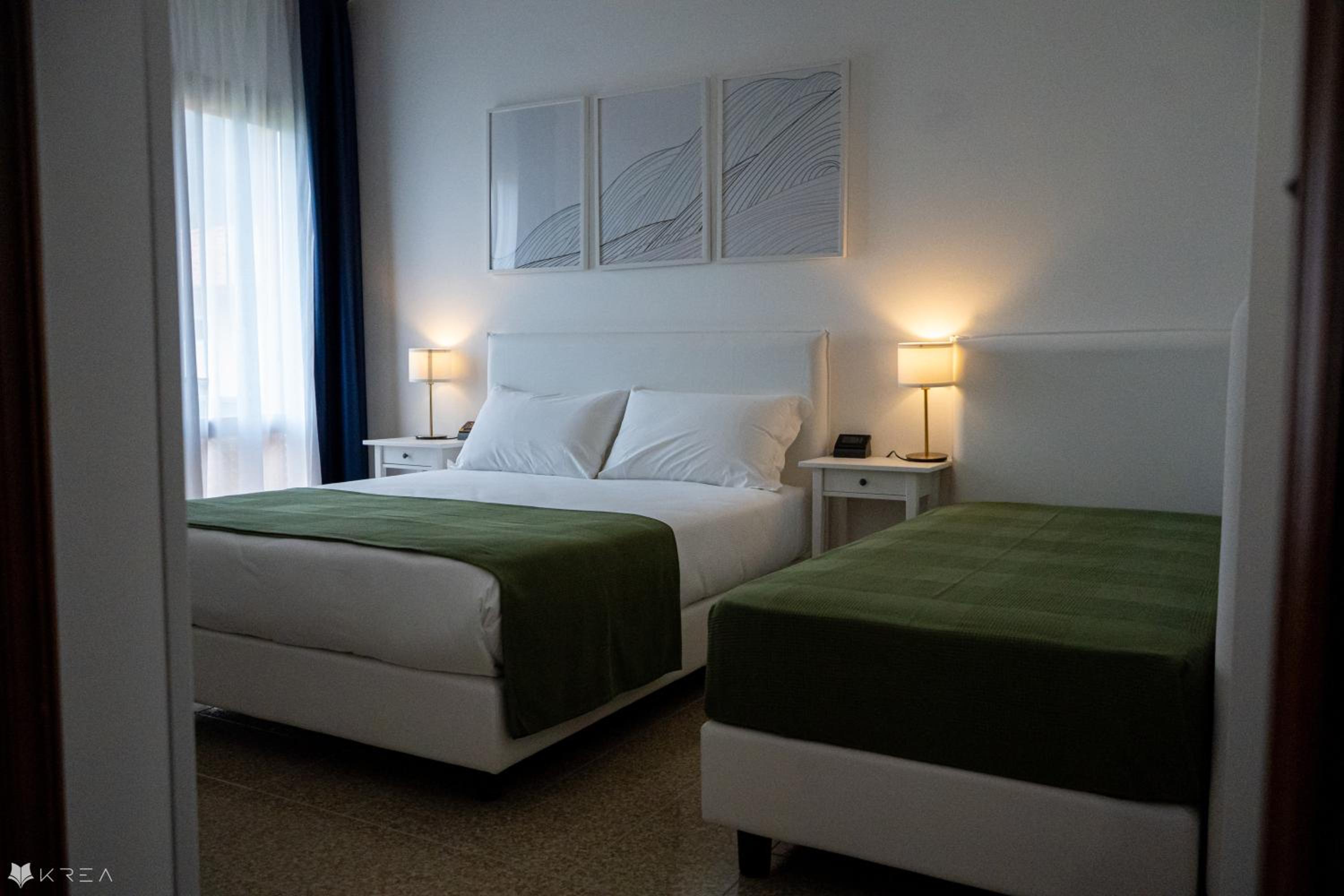 Triple Room with Balcony - Photo 16