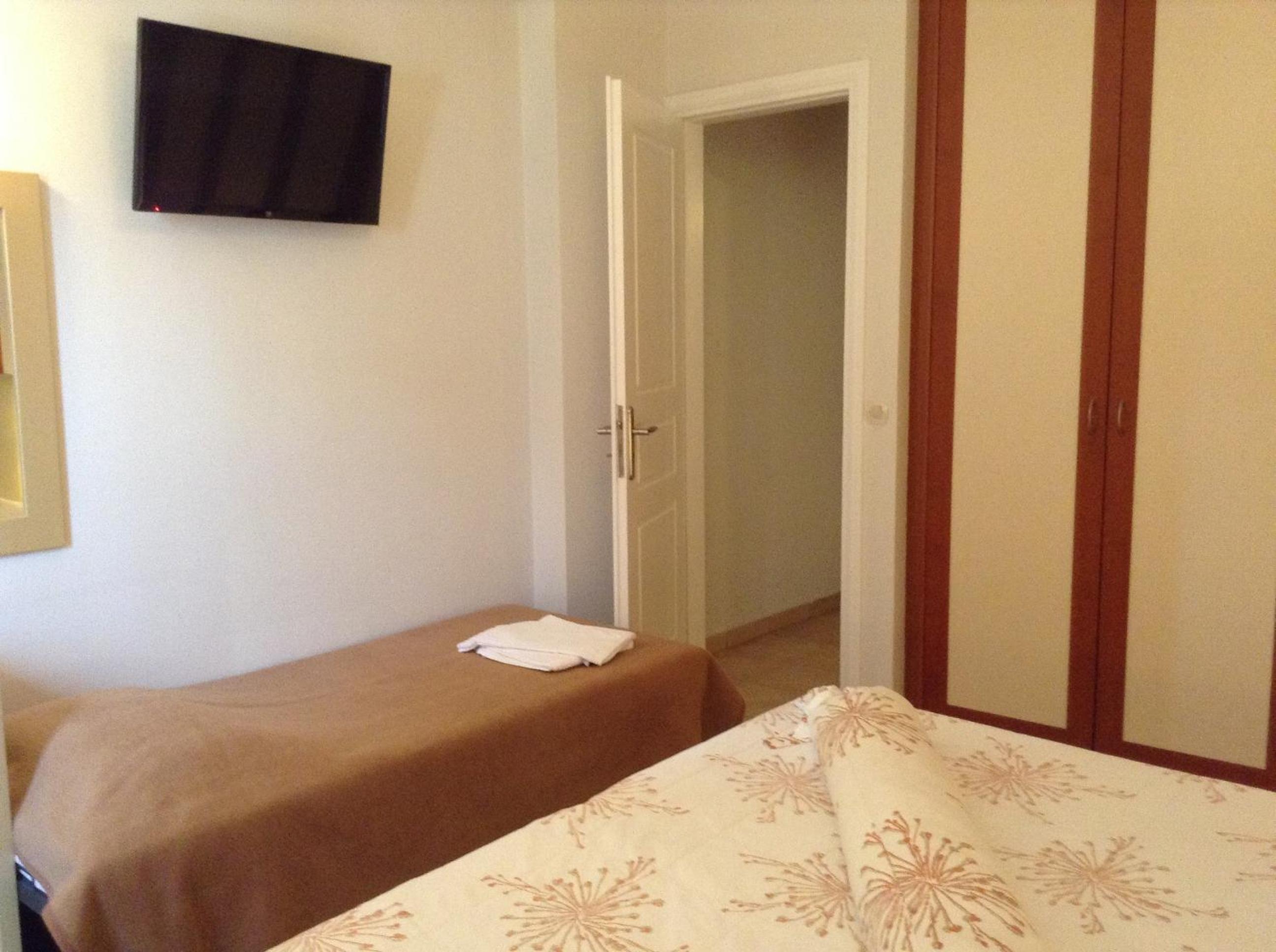 Apartment (3 Adults)