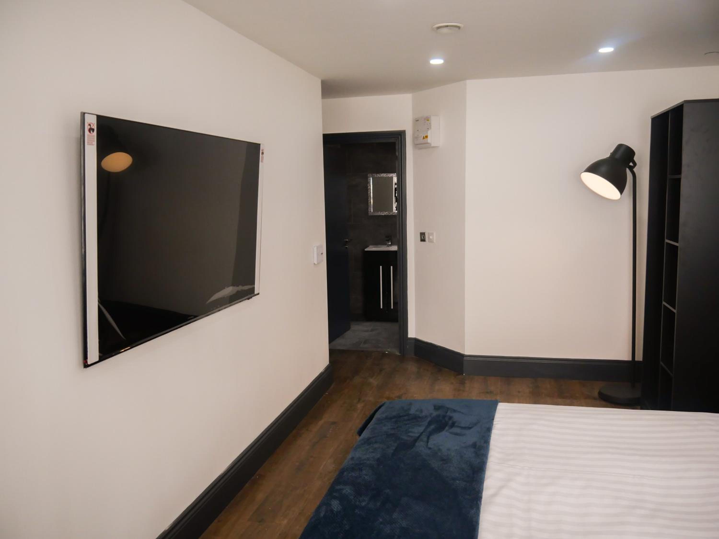 Double Room with Private Bathroom - Photo 4