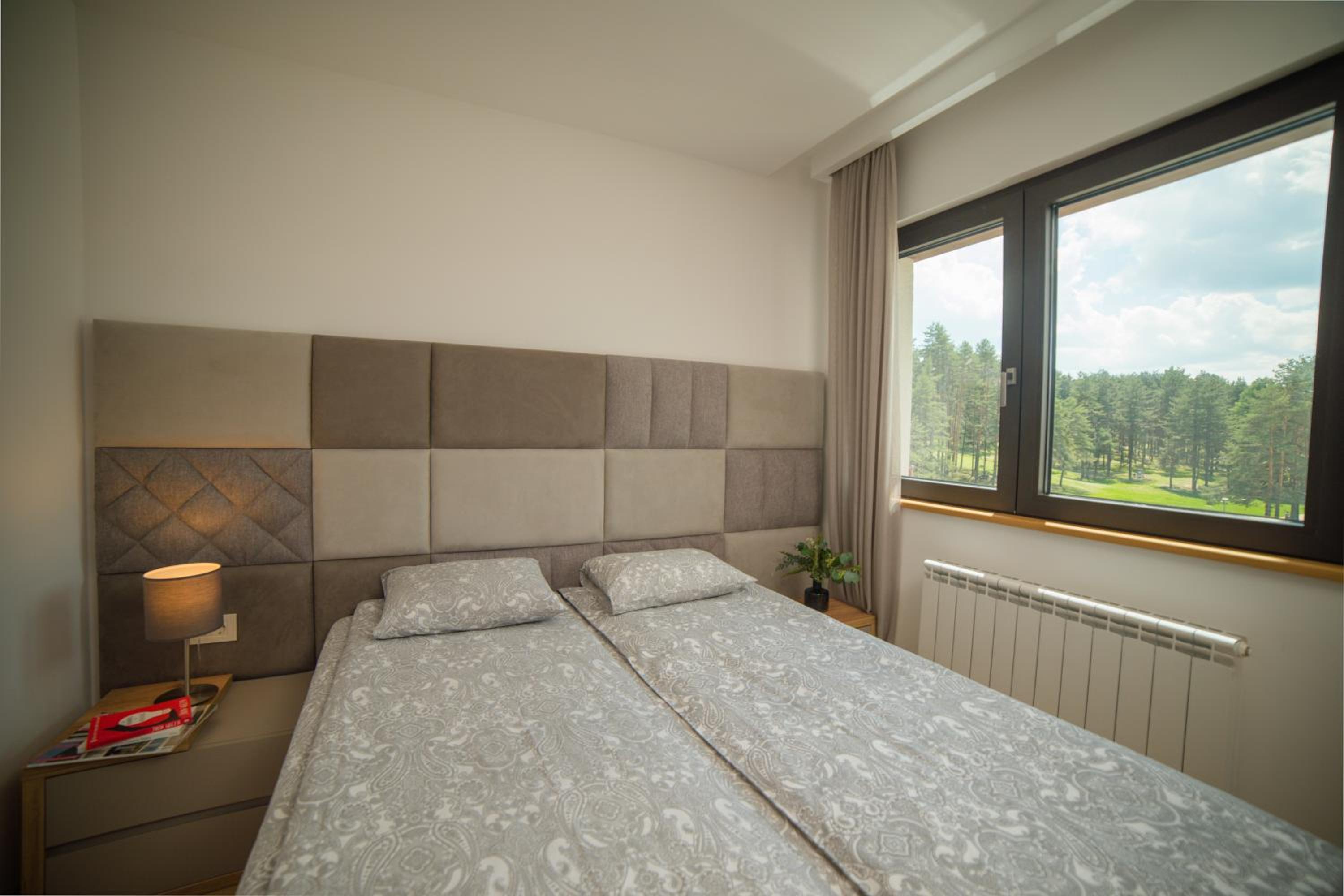 Apartment with Lake View - Photo 8