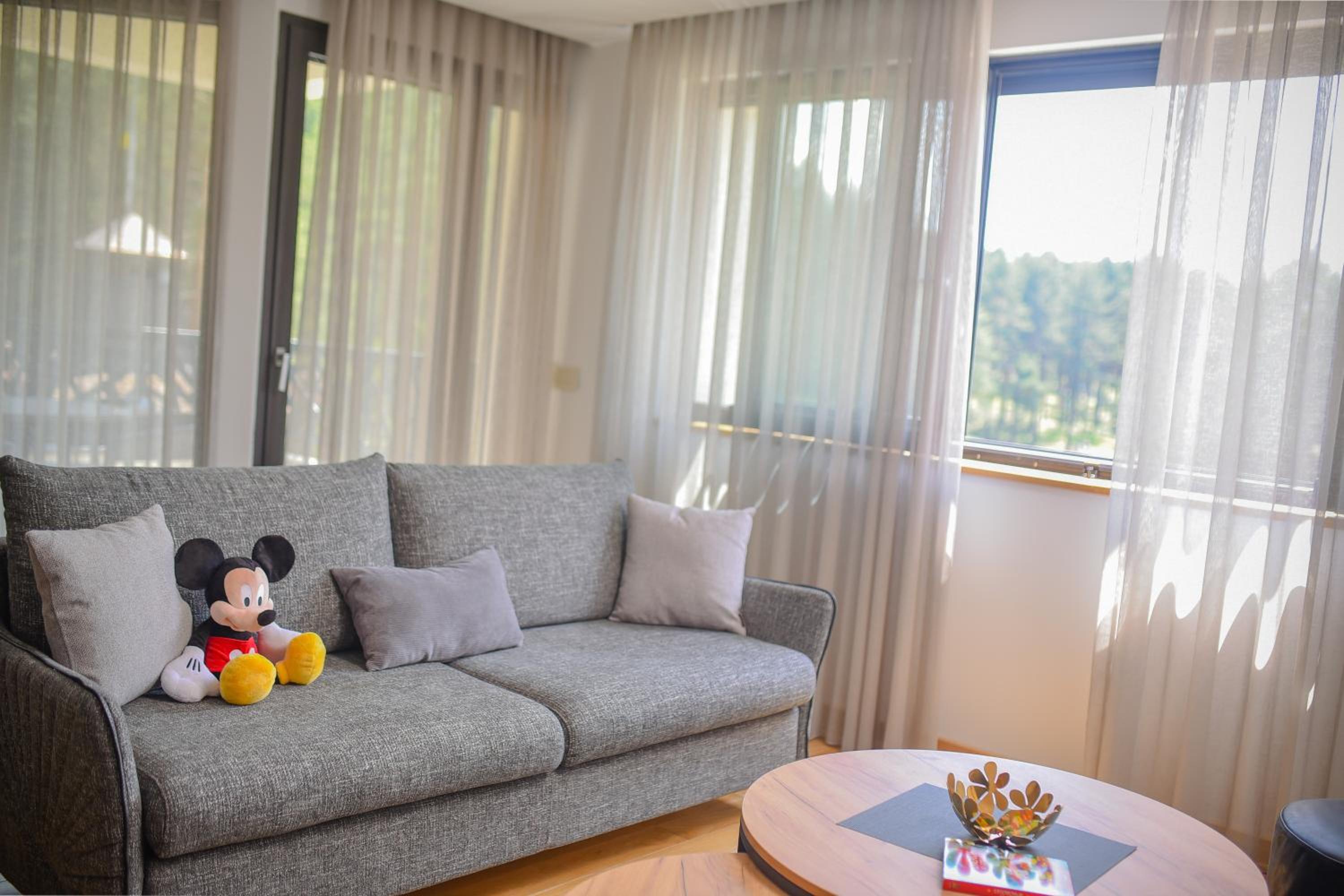 Apartment with Lake View - Photo 9